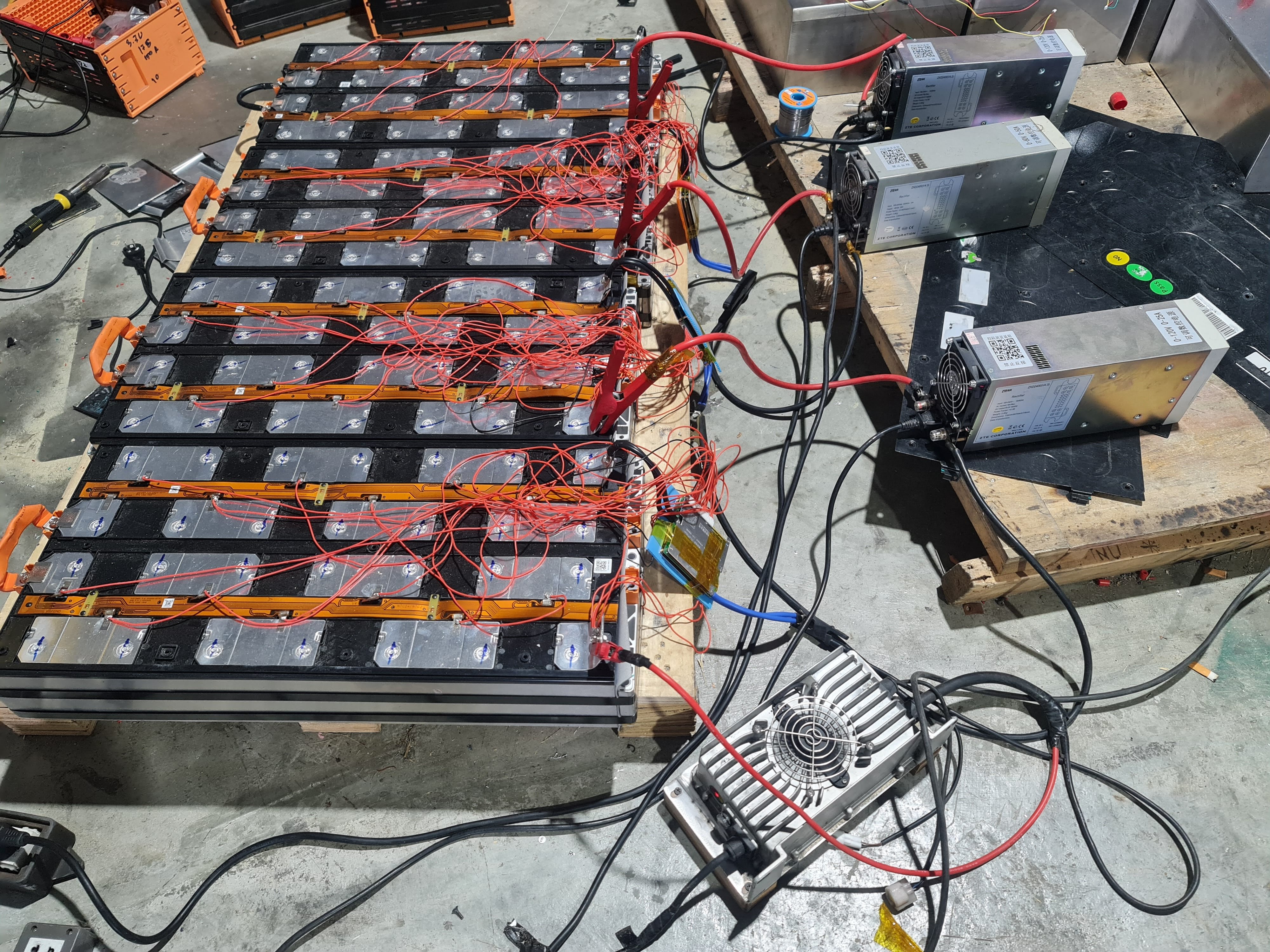 แบตเตอรี่ลิเธียม ระบบ 50kw 100kw ประกอบตามสั่งทั้ง NMC และ LFP