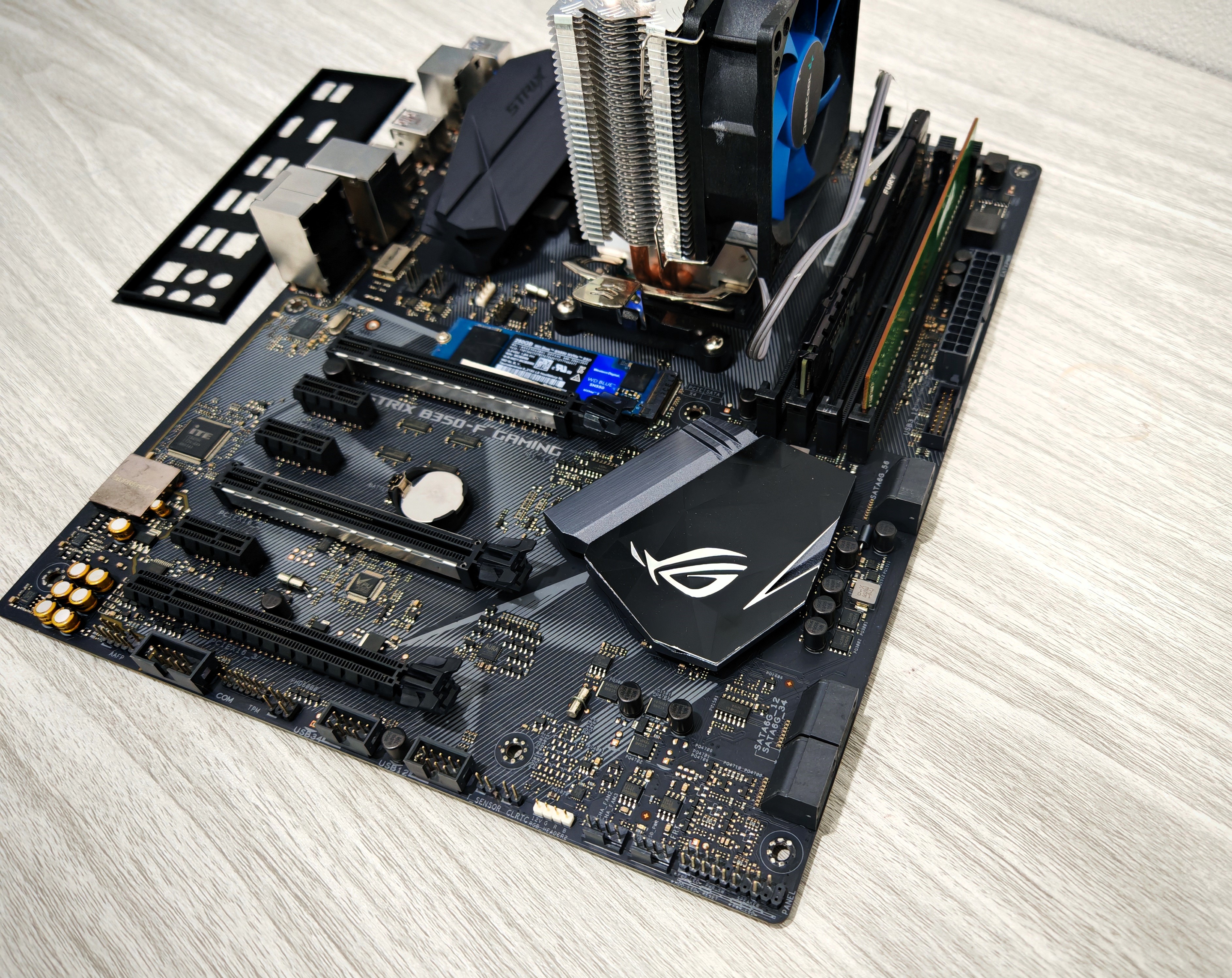 เซ็ตมัดรวม บอร์ด B350 + Ryzen 3 3300X + DDR4 16GB(8*2)/2400 + M.2 250GB