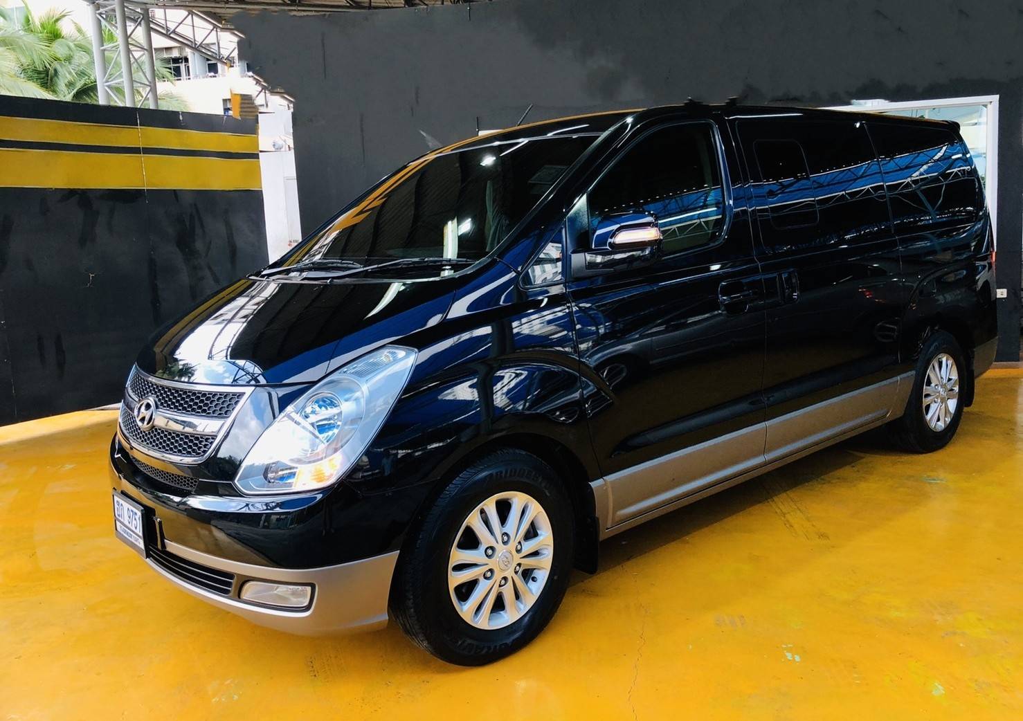 Hyundai H-1 ปี2012