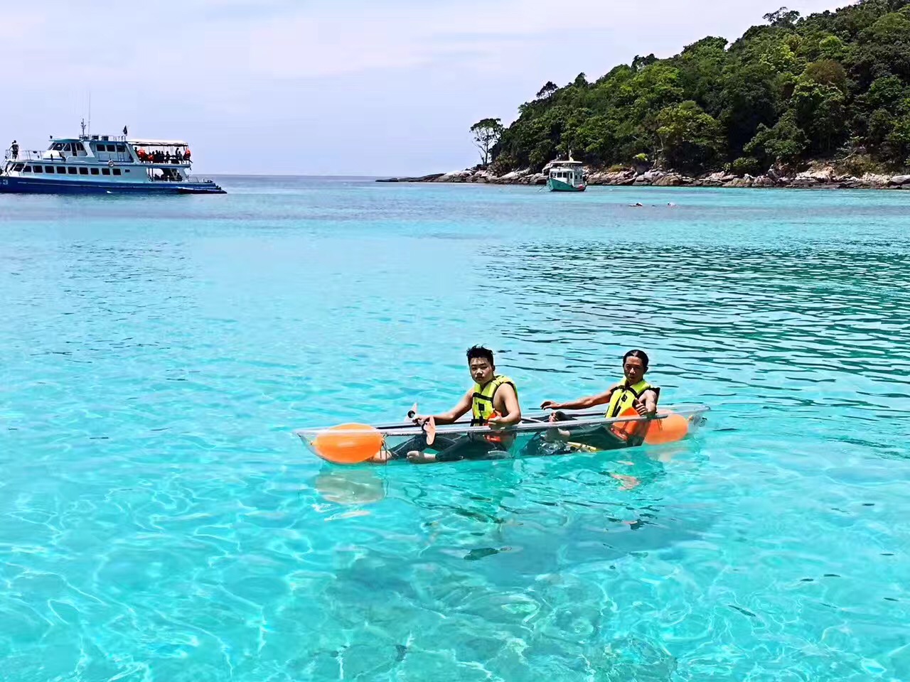 เรือคายัคใส : ไม่มีบาร์กันโคลง