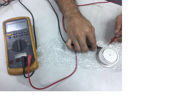 วัดเอสซีอาร์ SCR ด้วยมัลติมิเตอร์ดิจิตอล ( รายละเอียดด้านล่าง )