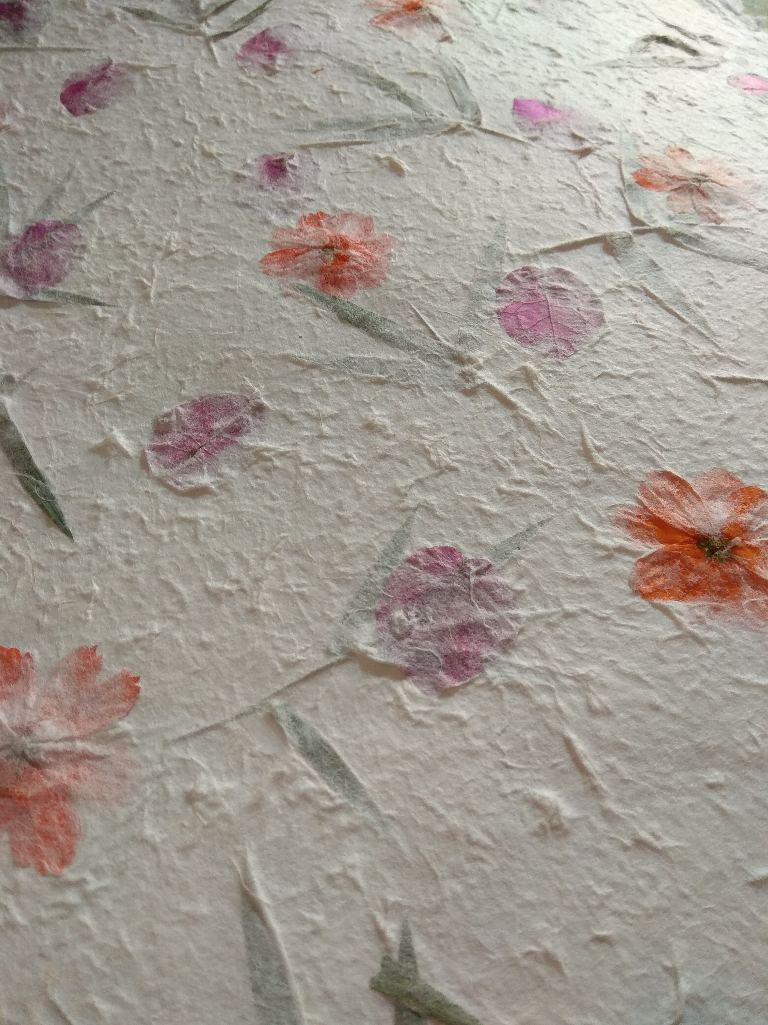 กระดาษสาหนาขรุขระมีลายดอกไม้ในตัว 2