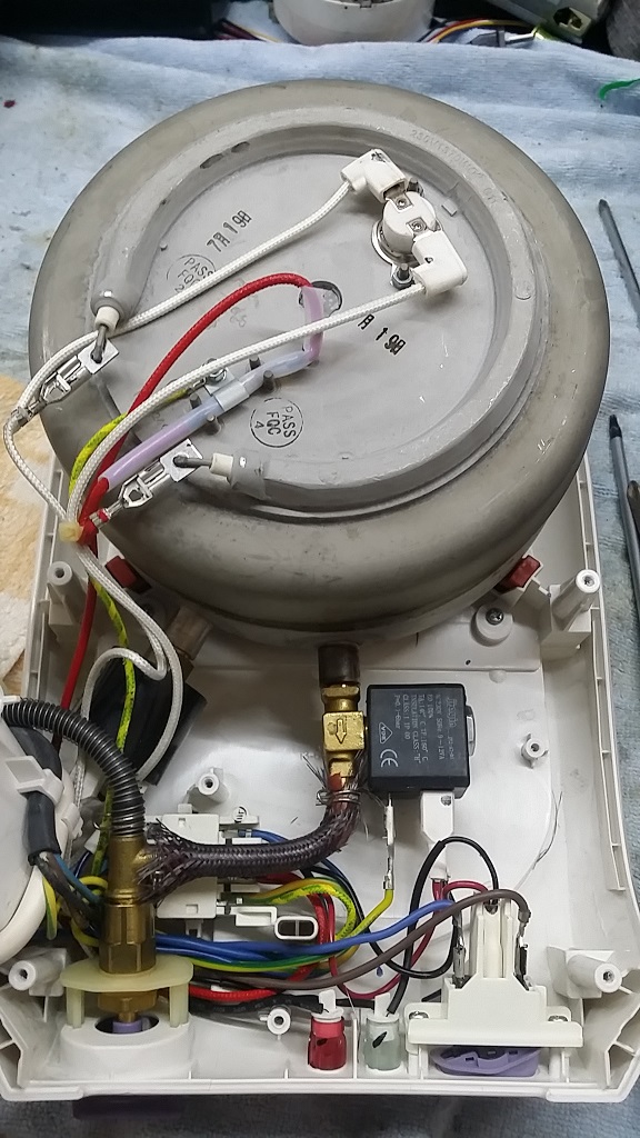 ซ่อมเตารีดไอน้ำ ยี่ห้อ PHILIPS รุ่น GC6540 อาการไอน้ำไม่ออก