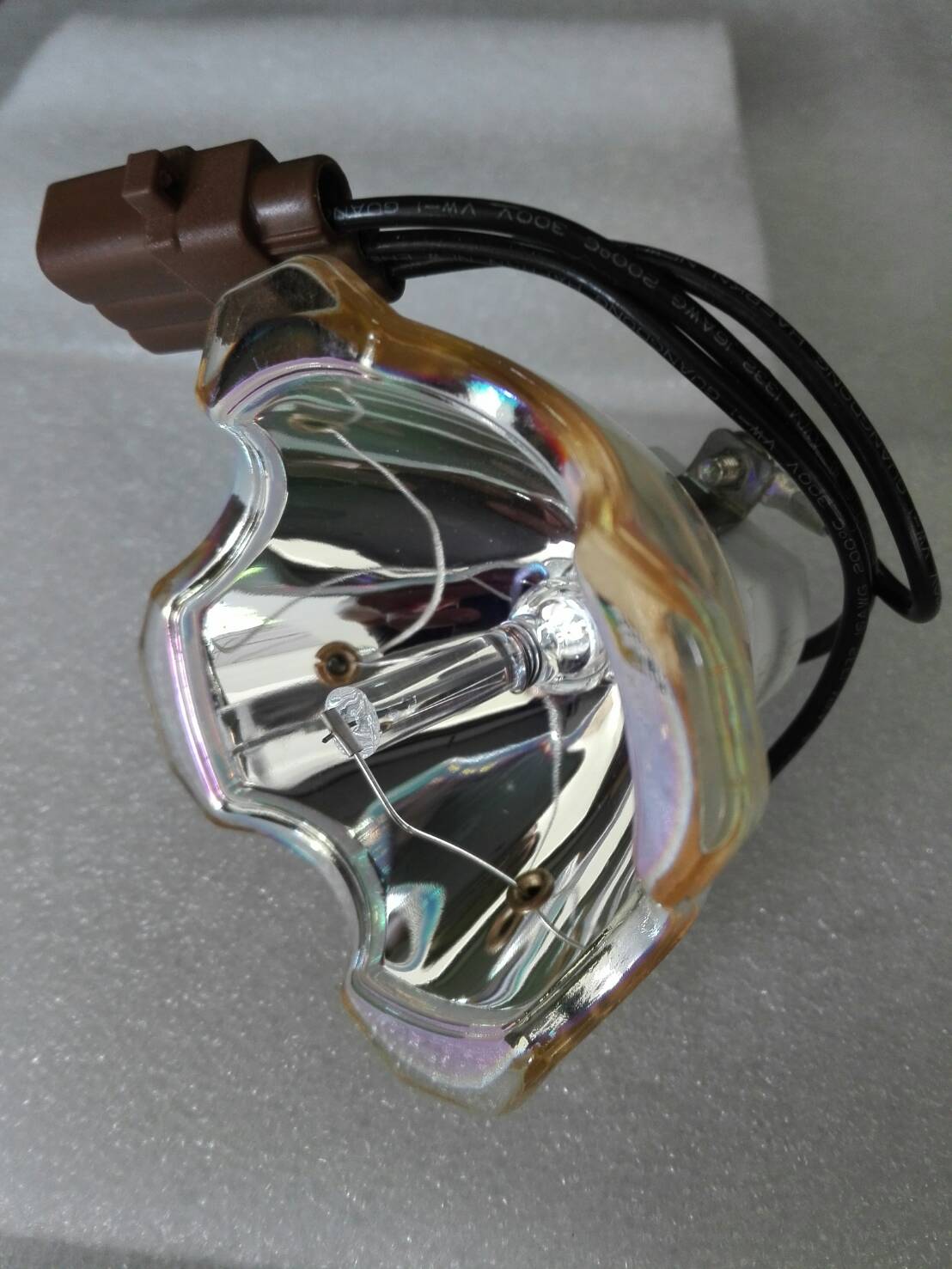 ไส้หลอดโปรเจคเตอร์ Sanyo PLC-XM150 (เกรด A) – ความคมชัดสูง อายุการใช้งานยาวนาน