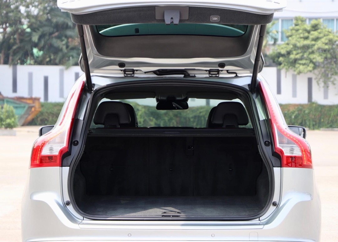 VOLVO XC60 2.0D4 NAVI Minor change ปี2014