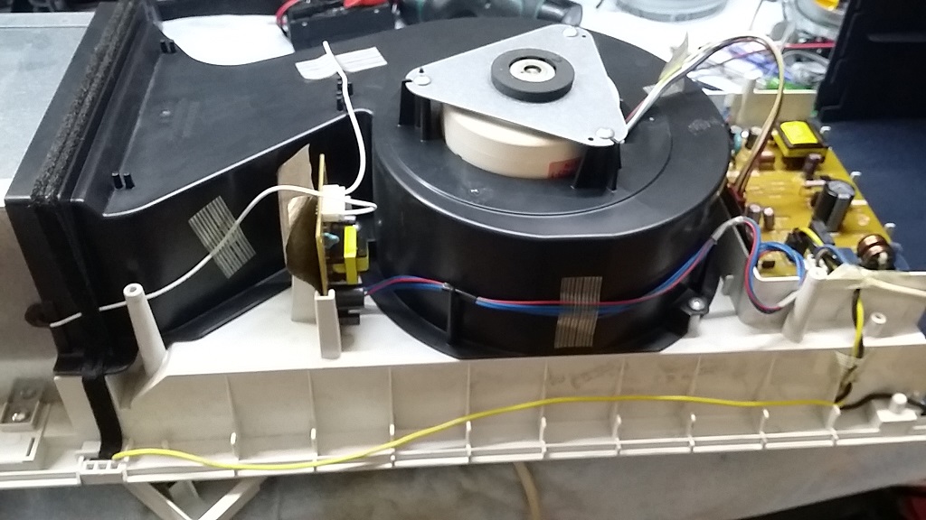 ซ่อมเครื่องฟอกอากาศ ยี่ห้อ Fujitsu รุ่น DASY30S อาการเครื่องไม่ทำงาน