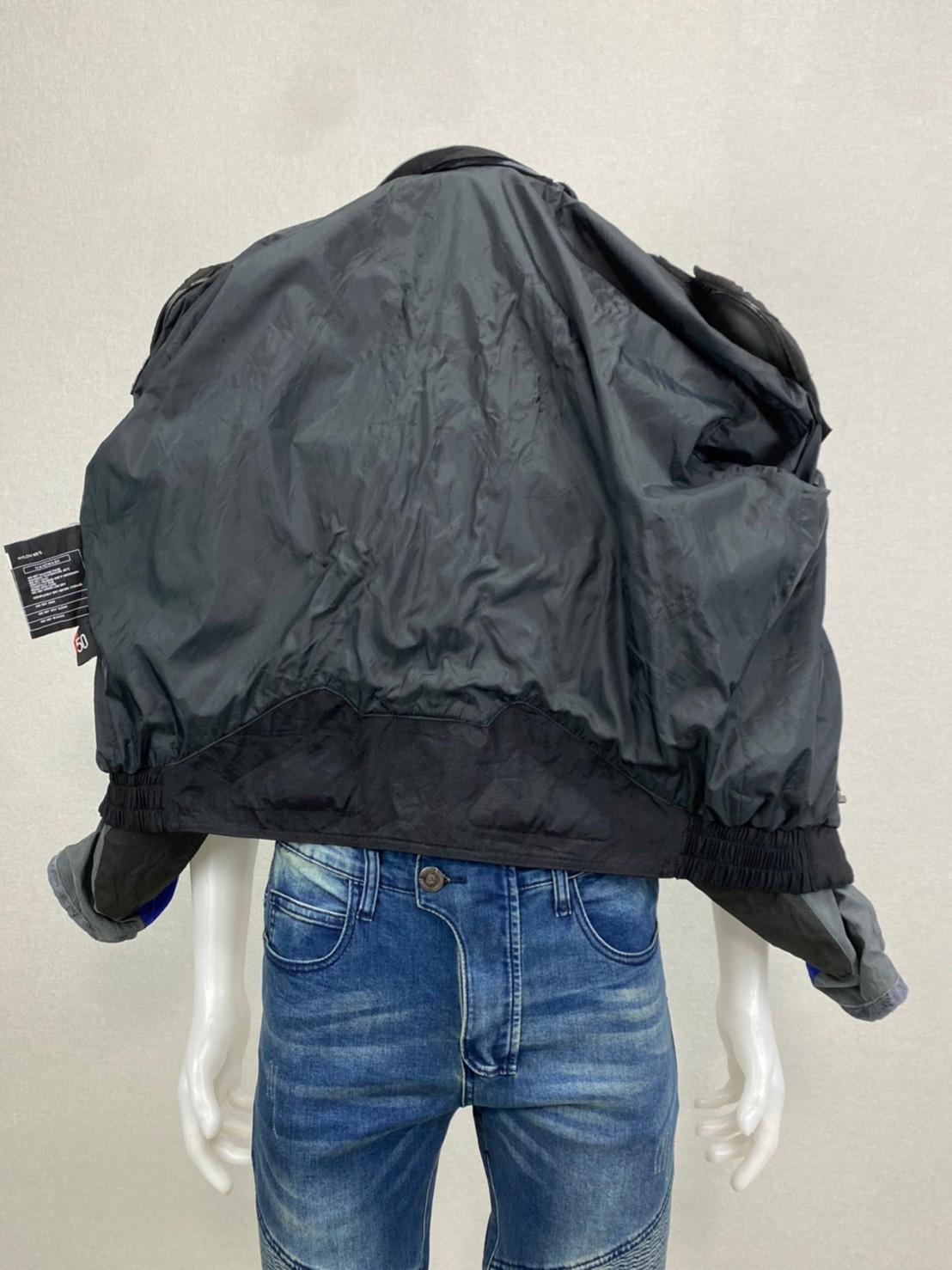 เสื้อขี่มอเตอร์ไซด์( มือสอง) RCS 842: อก 50" ยาว 24" ** Dainese** (ไม่การ์ดหลัง)