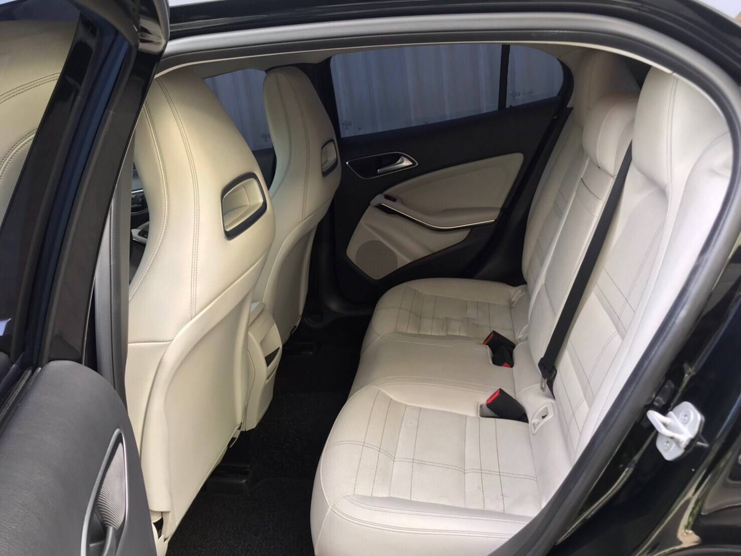 Mercedes Benz GLA200 1.6(w156)urban suv ปี 2015