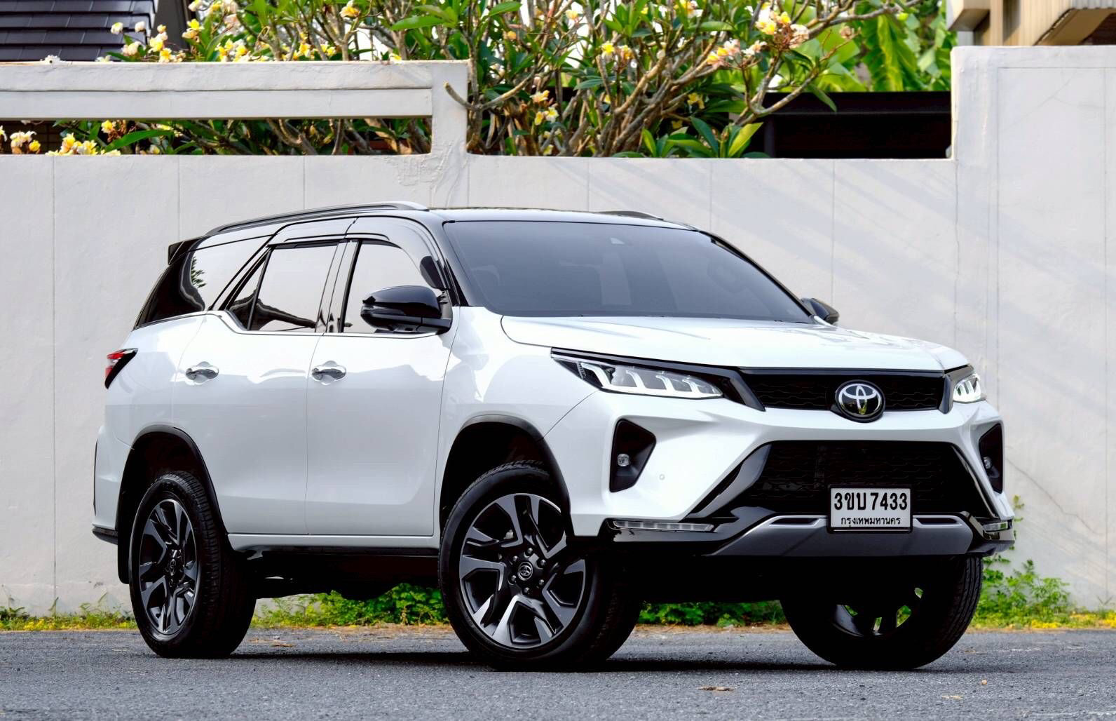 TOYOTA FORTUNER 2.4 Legender 4WD ปี2022