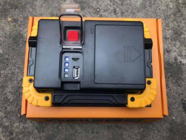 ไฟฉายสปอตไลท์แบบพกพา