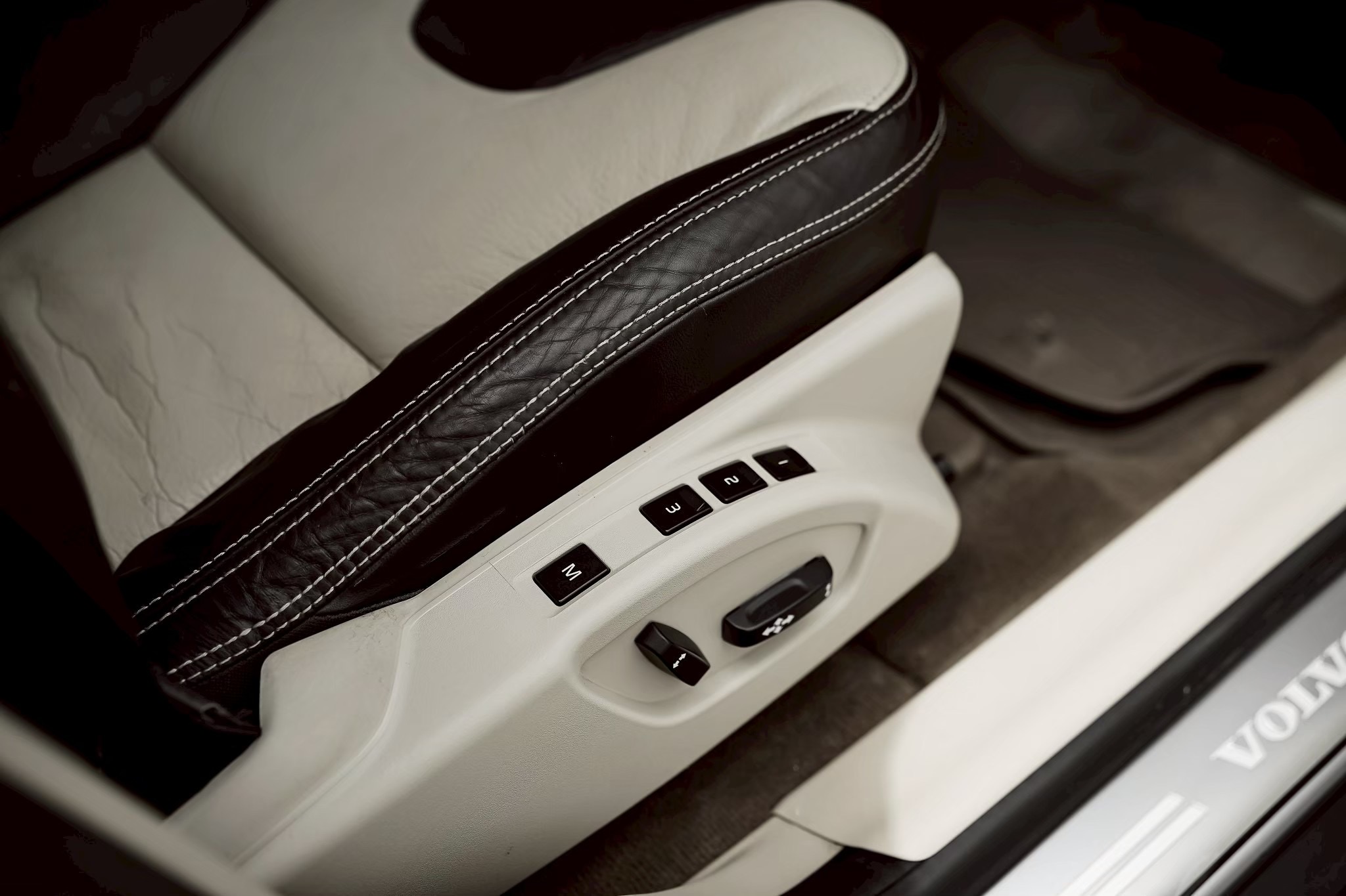 Volvo XC60 2.0 D3 ปี 2012