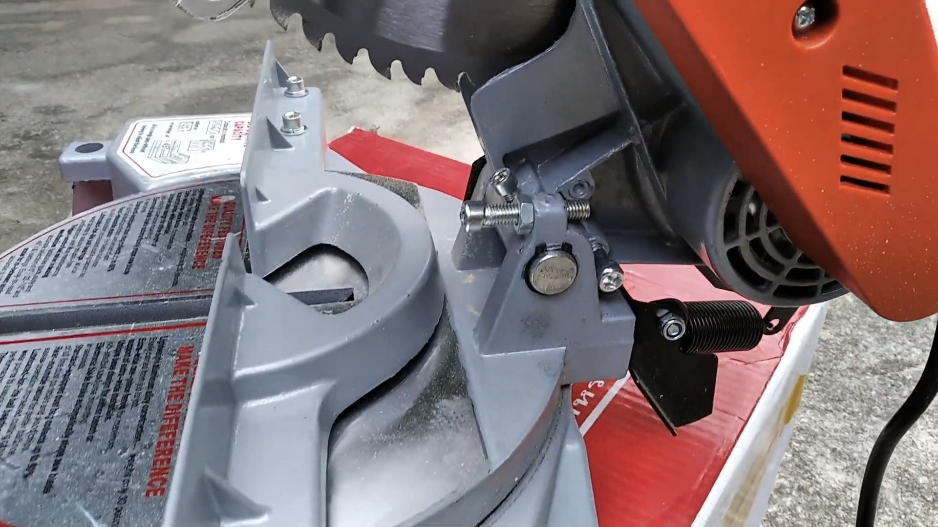 แท่นตัดองศา BERALA รุ่น BL-9255 ขนาด 10 นิ้ว