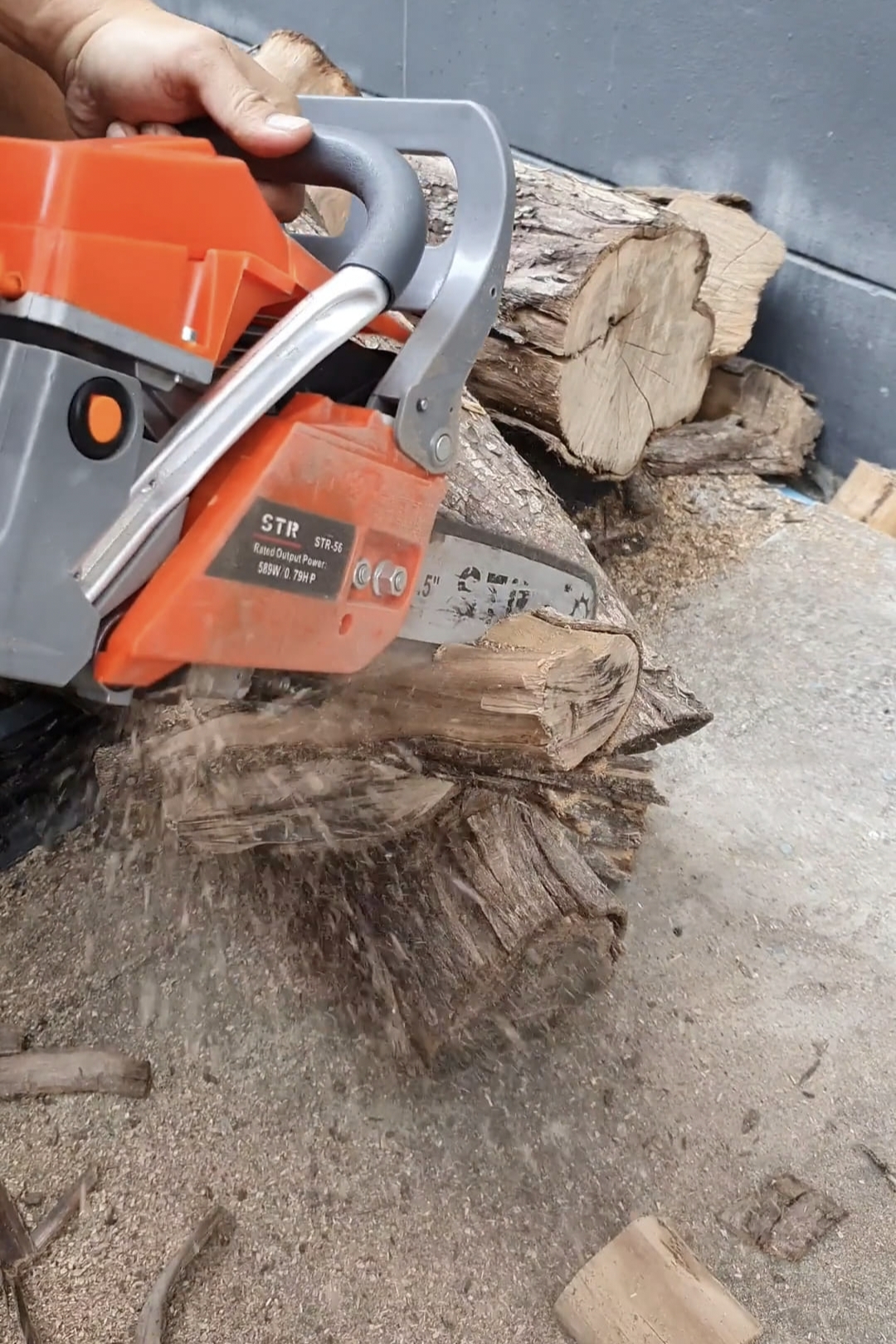 เลื่อยยนต์ STR 2 จังหวะ รุ่น 2 เเหวน 2 ท่อไอเสีย บาร์ 2 อัน โซ่ 3 เส้น