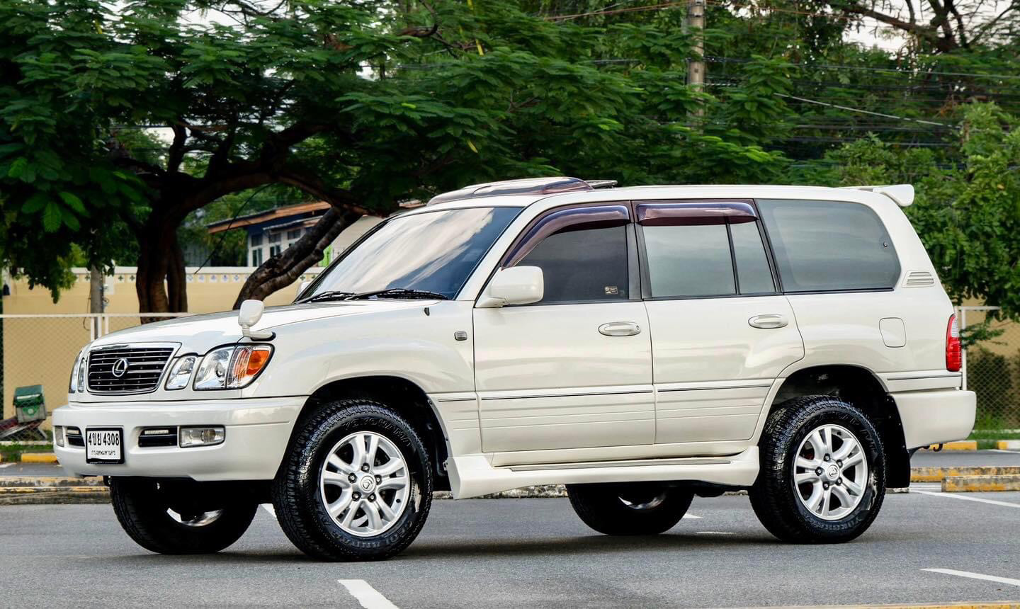 Lexus LX470 4.7L Cygnus รถออกห้าง Lexus Thailand ปี 2001