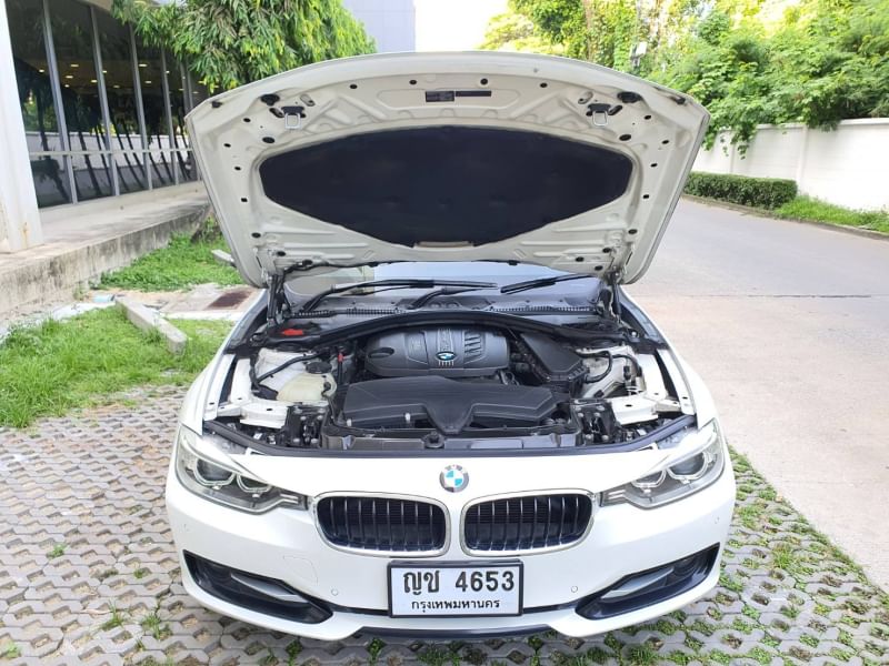 BMW 320d Sport F30 สีขาว ปี 2012