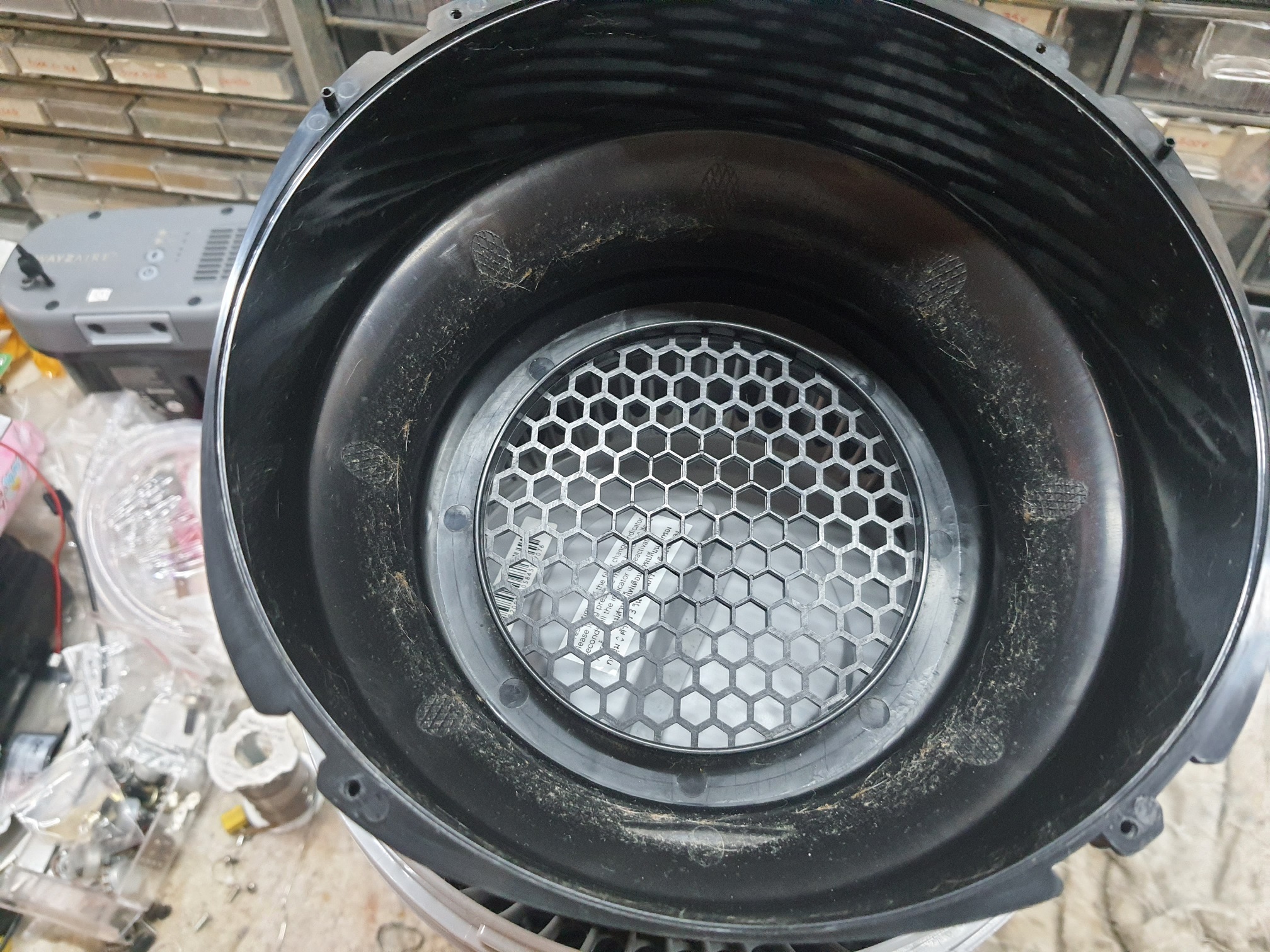 ซ่อมเครื่องฟอกอากาศ ยี่ห้อ ELECTROLUX รุ่น FA31-202GY อาการพัดลมมีเสียงดัง