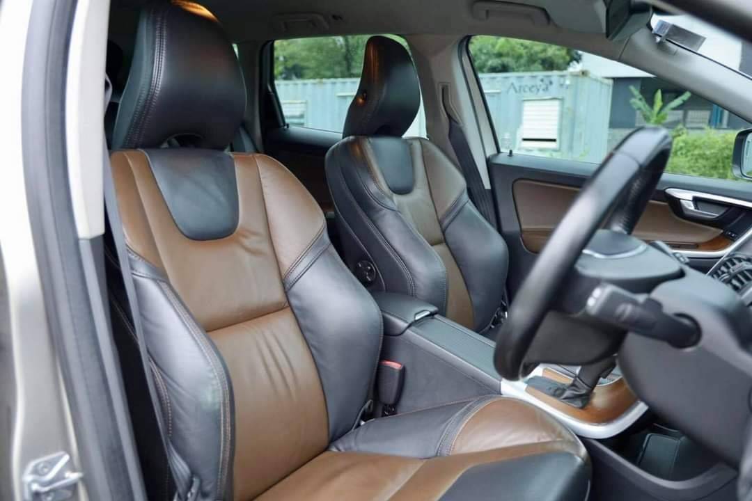 Volvo XC60 D4 Sport Crossover ปี 2014