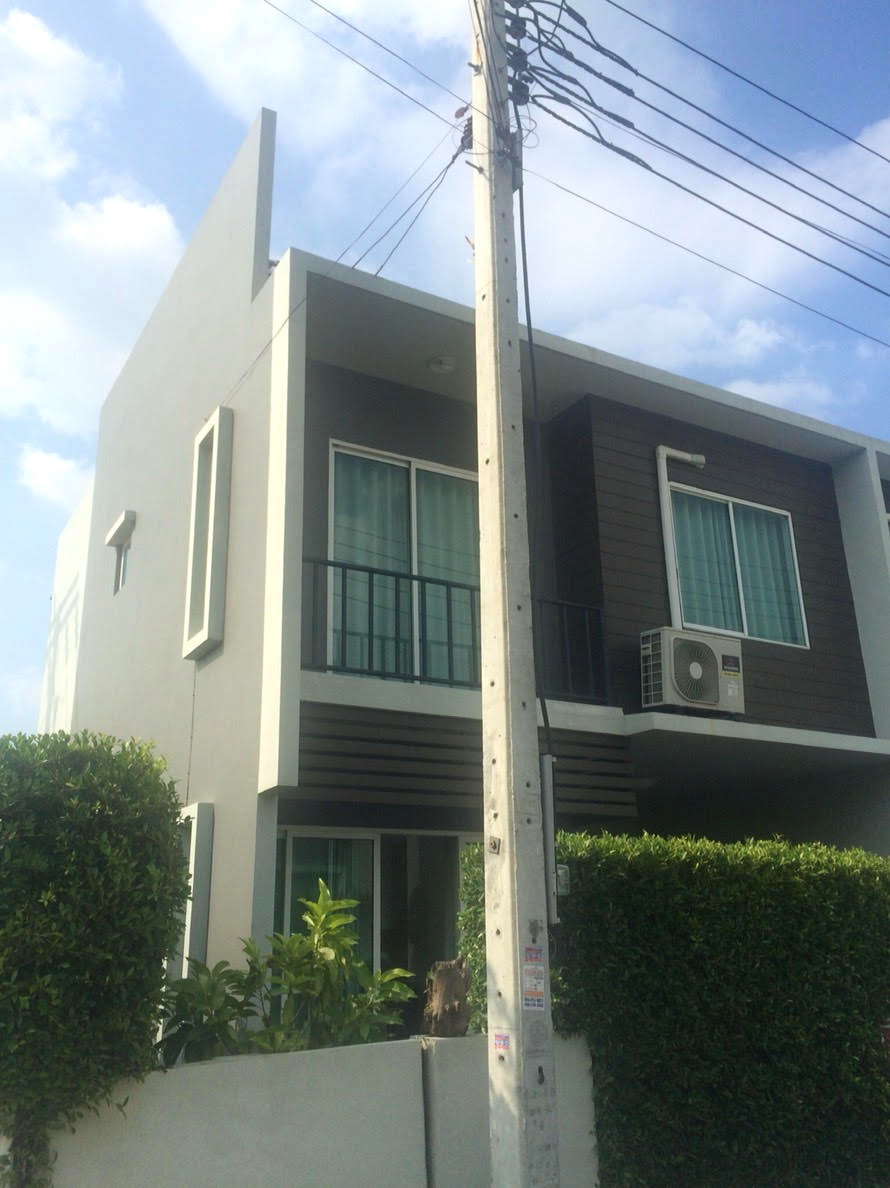 ขาย ท/ฮ หลังมุม ใกล้กับ โรงพยาบาล ไทรน้อย นนทบุรี