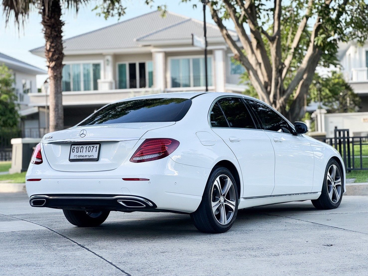 Mercedes Benz E220d (ดีเซลล้วน) Top W213 ปี 2017