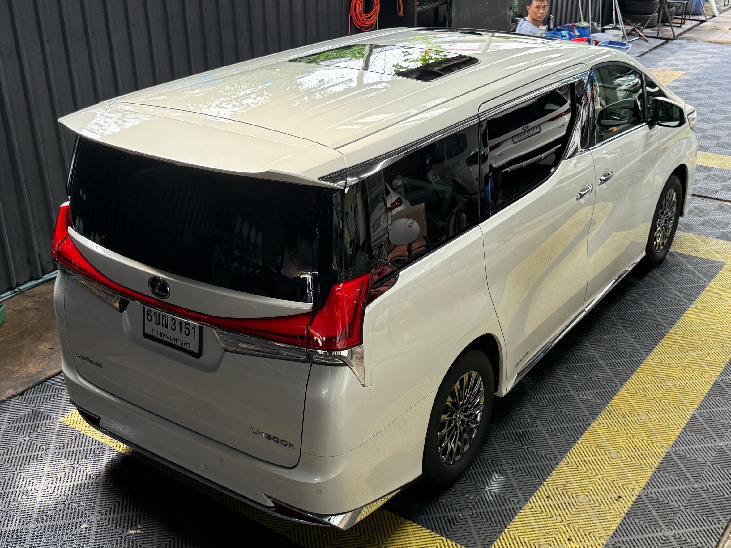 Lexus LM 300h Executive 4 seat ปี 2021