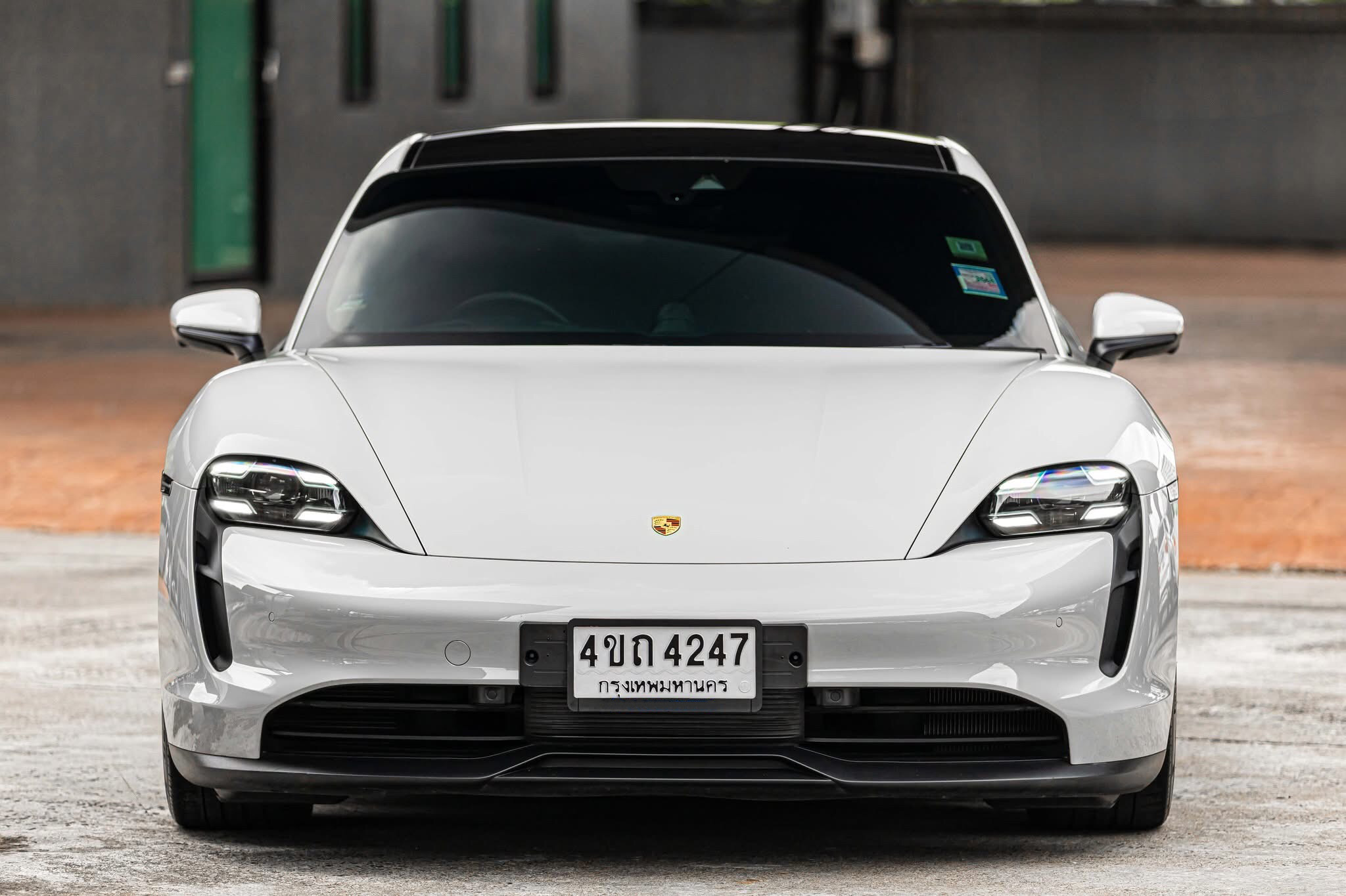 Porsche Taycan crayon ปี 2021