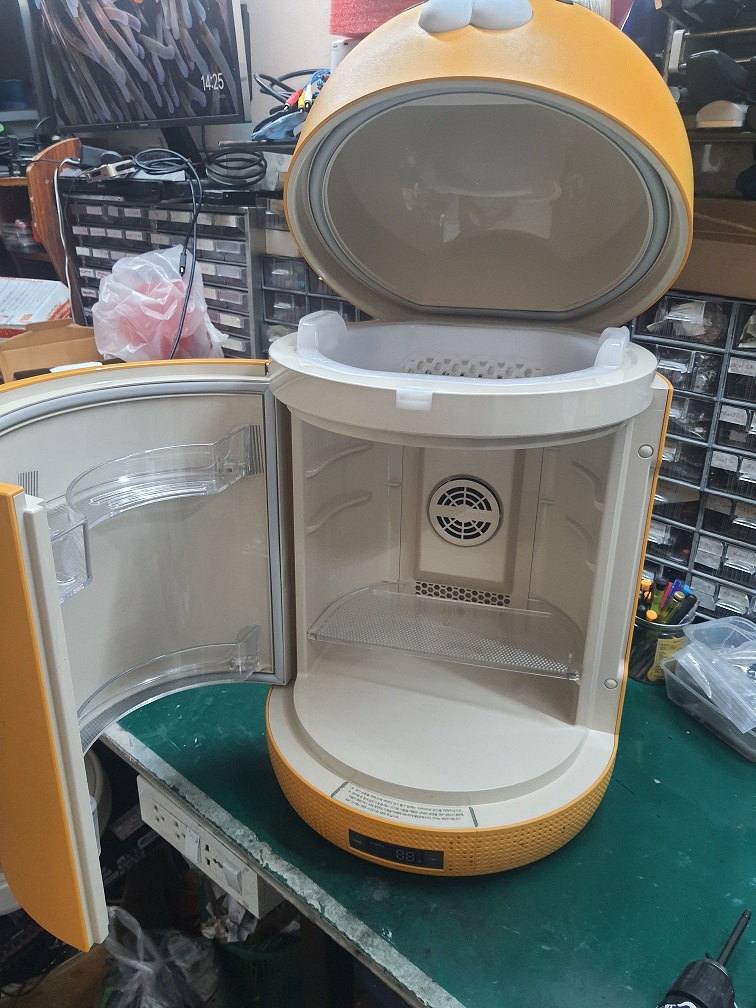 ซ่อมตู้เย็นมินิ sally&brown ยี่ห้อ CCOMO รุ่น C031R อาการไม่เย็น