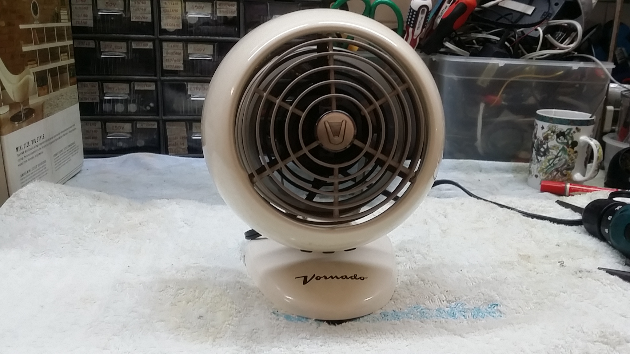 ซ่อมพัดลมหมุนเวียนอากาศแบบวินเทจ ยี่ห้อ VORNADO รุ่น VFANMC อาการพัดลมไม่ทำงาน