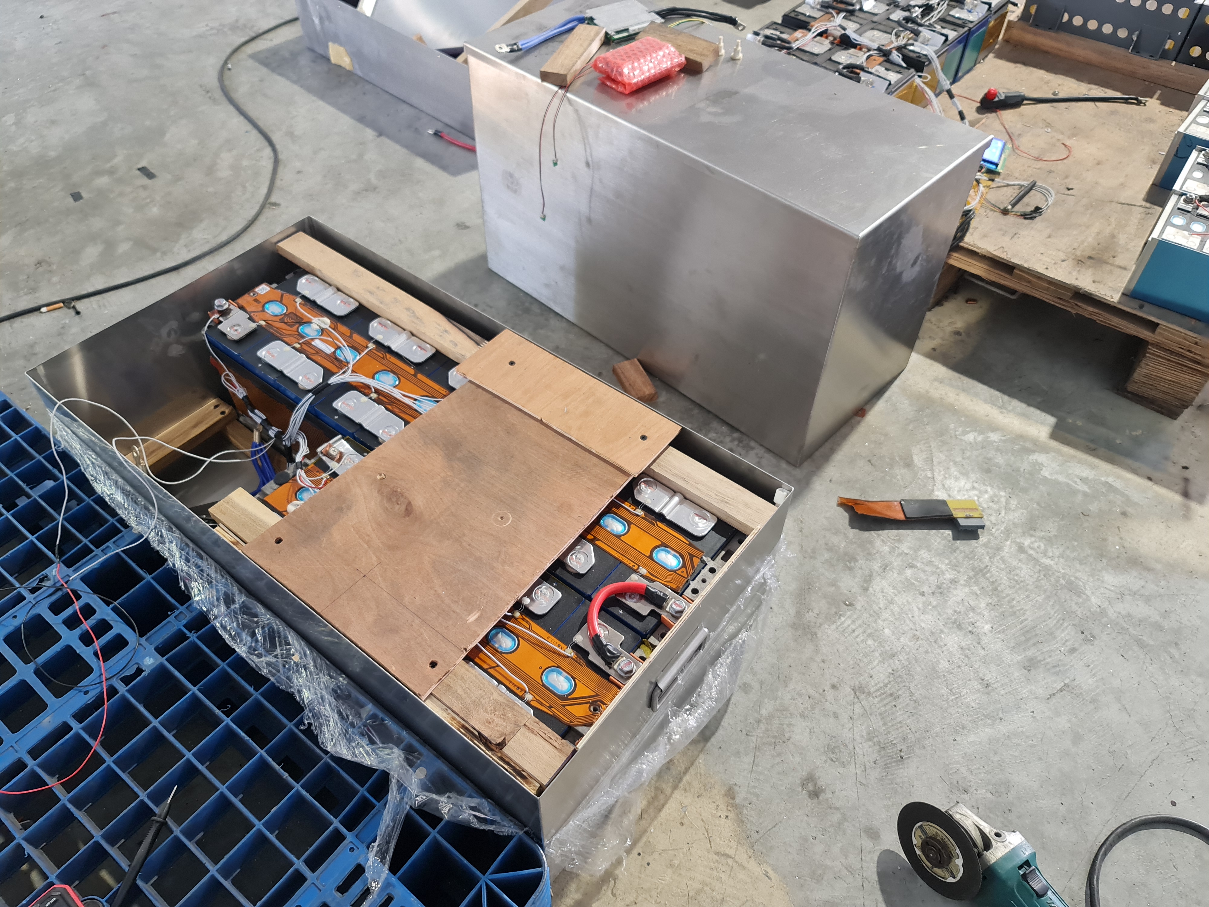 แบตเตอรี่โซล่าเซลล์ 48v 300ah สำหรับงานบนดอยสูง