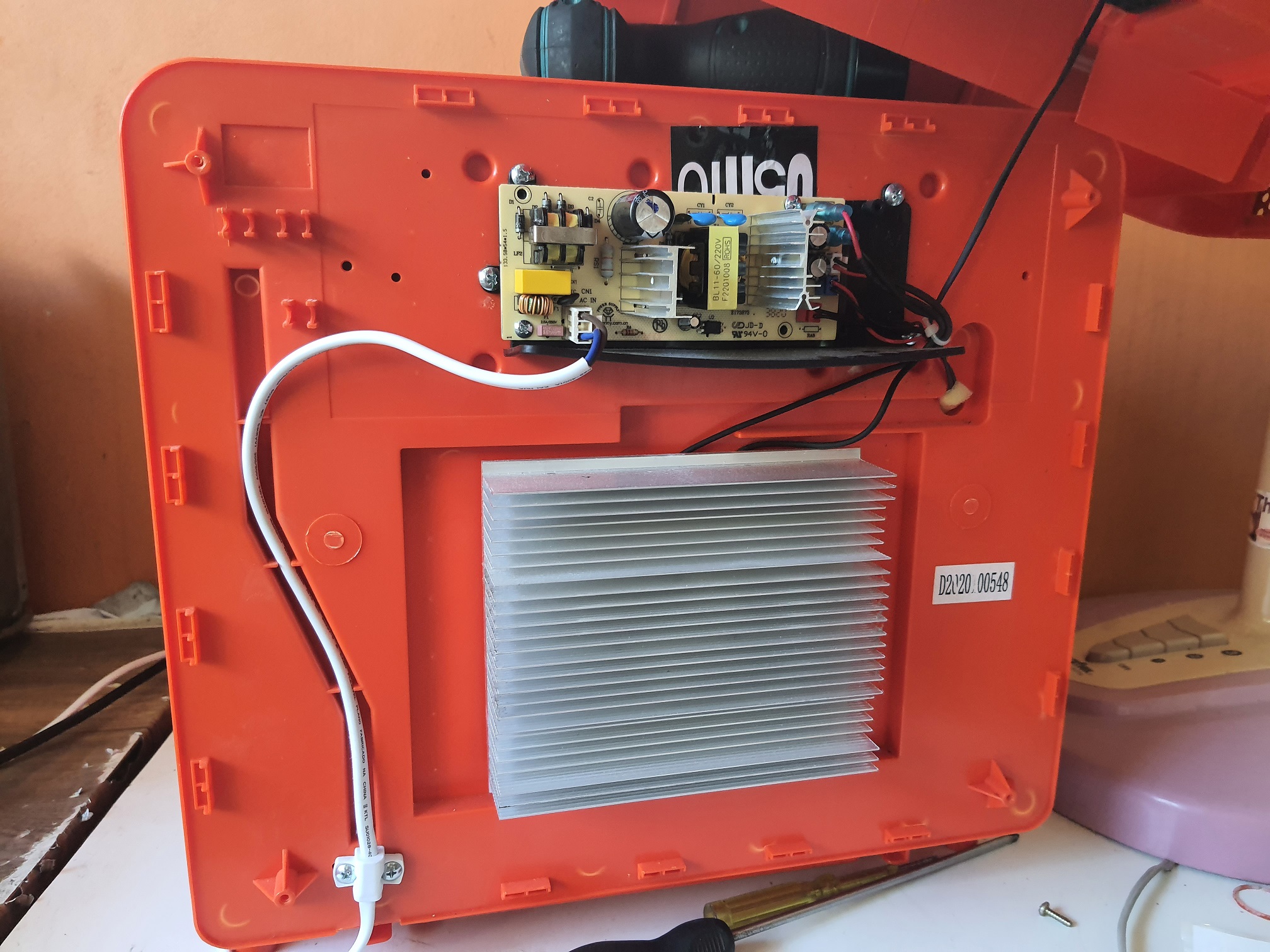 ซ่อมตู้เย็นขนาดเล็ก ยี่ห้อ OLLY รุ่น OLR02R อาการเครื่องทำงานแล้วดับ