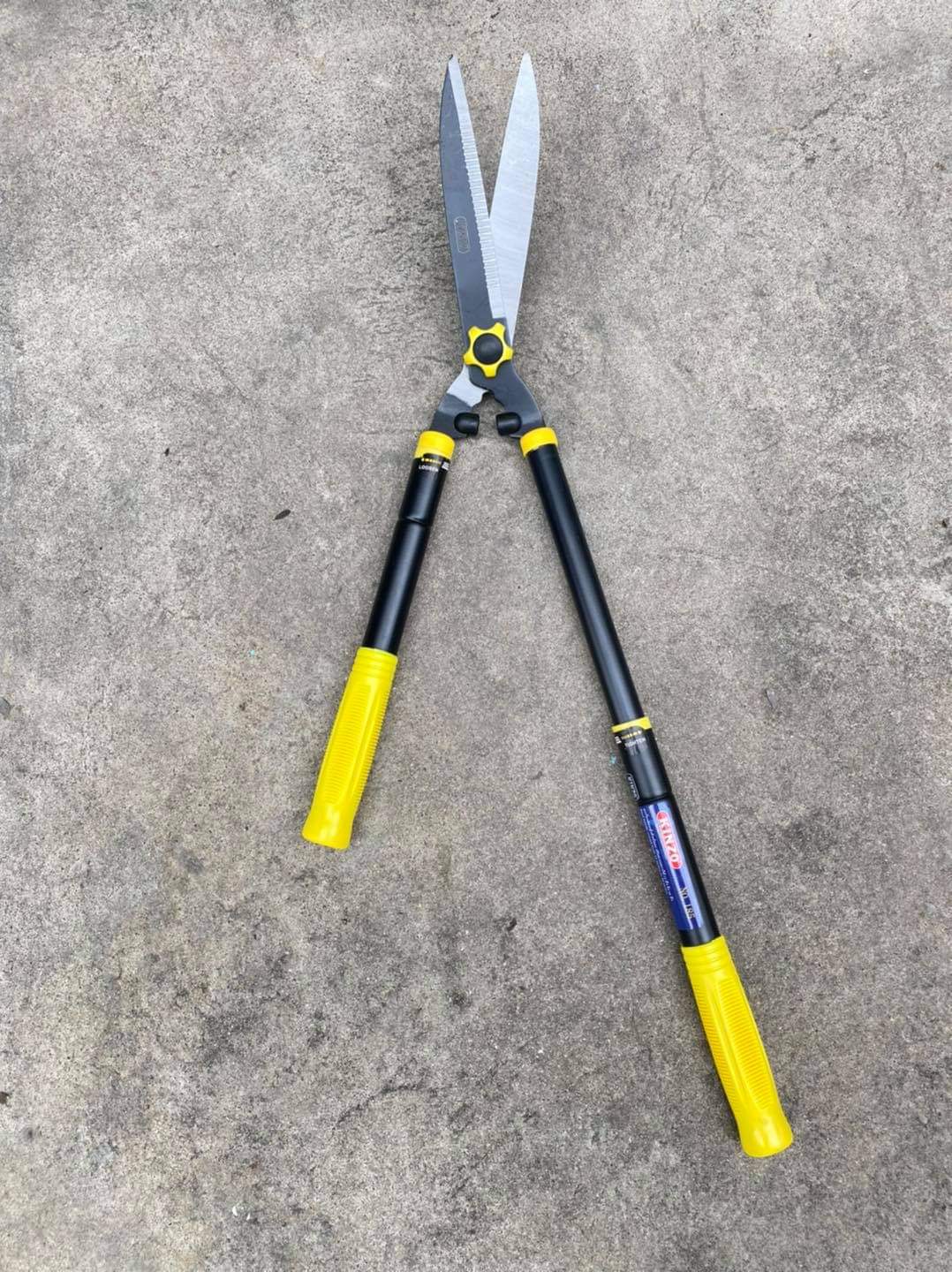 กรรไกรตัดหญ้า ยึดหดได้ ยี่ห้อ Kinzo