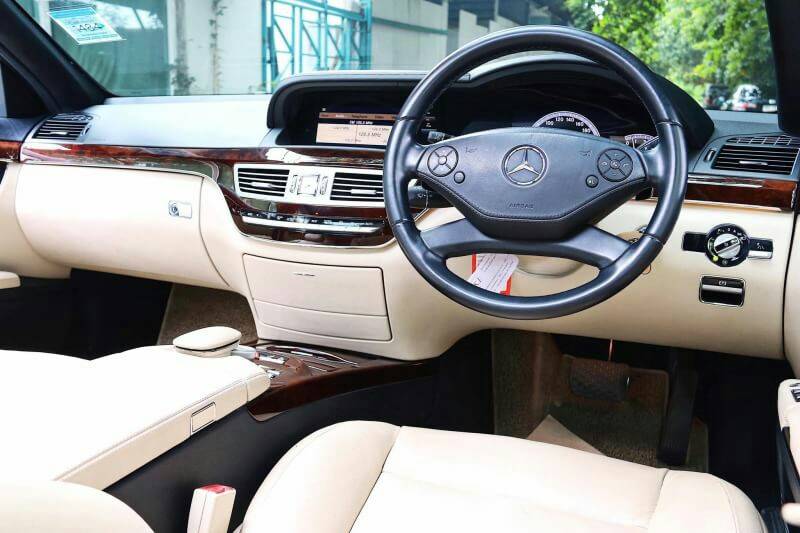 Mercedes-Benz S300L (facelift)AMG Package เป็นรุ่นตัวถังยาว ปี2010