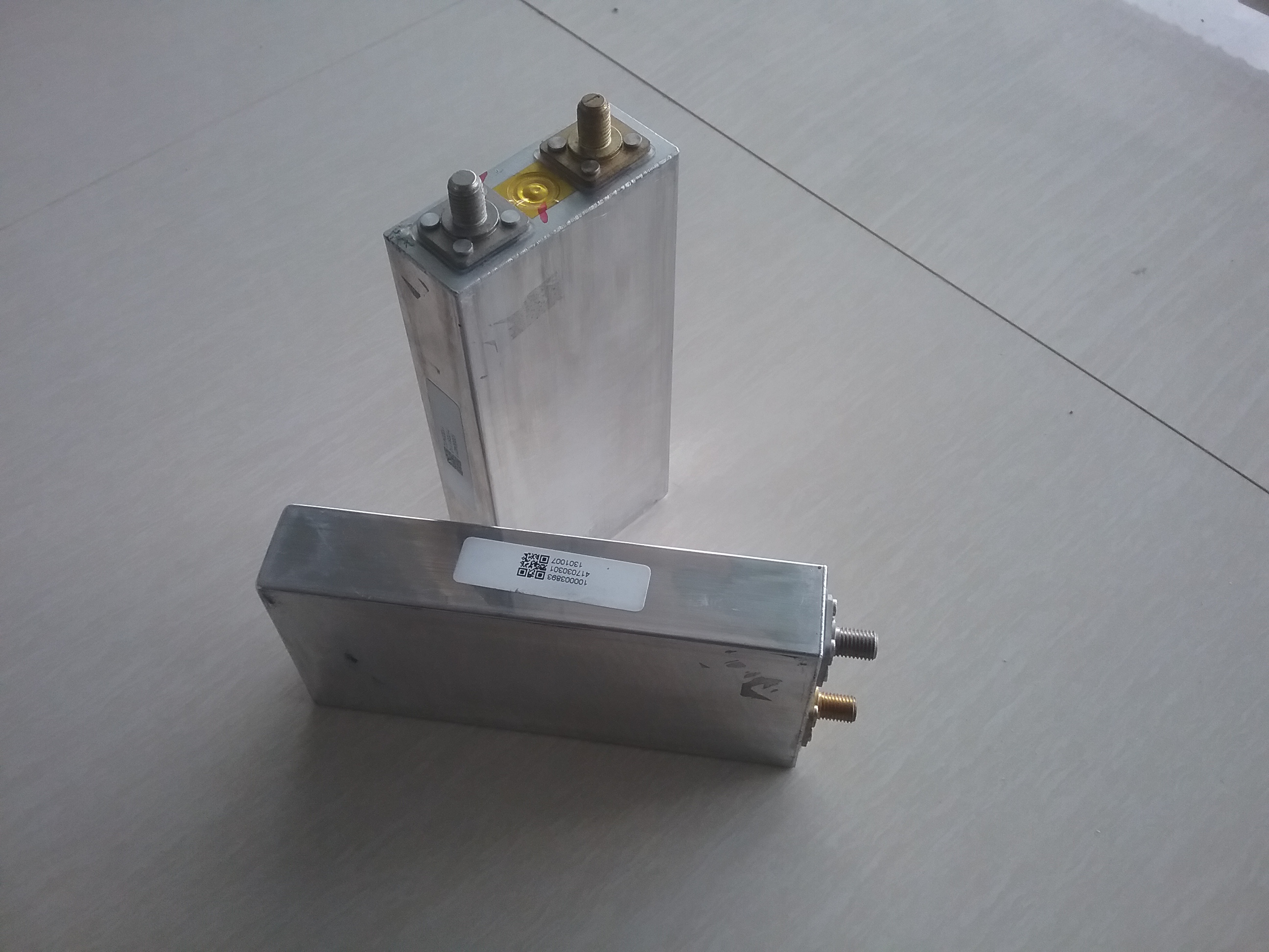 แบตเตอรี่ลิเทียมฟอสเฟส lifepo4 3.2v 20ah มีเกลียว