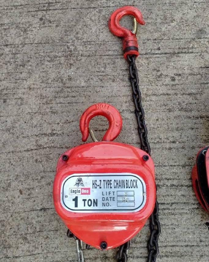 รอกโซ่ ใช้งานหนัก ยี่ห้อ Eagle one (แบบใช้มือดึง-สาว) แบบเหลี่ยม มี 2 ขนาดให้เลือก งานญี่ปุ่น