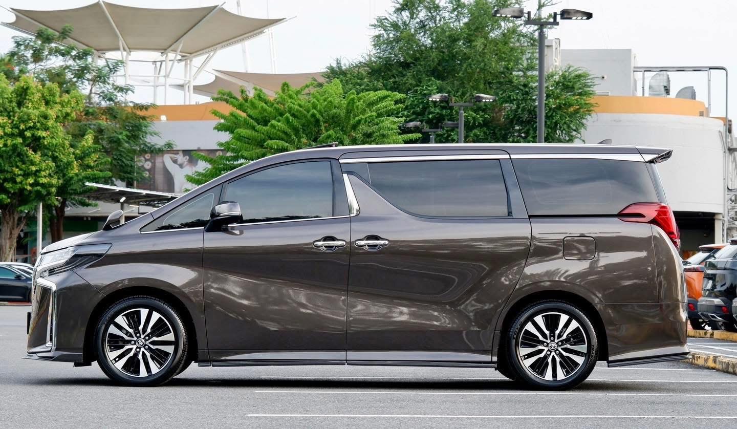 Toyota Alphard 2.5 SC Package จดทะเบียนปี 2021