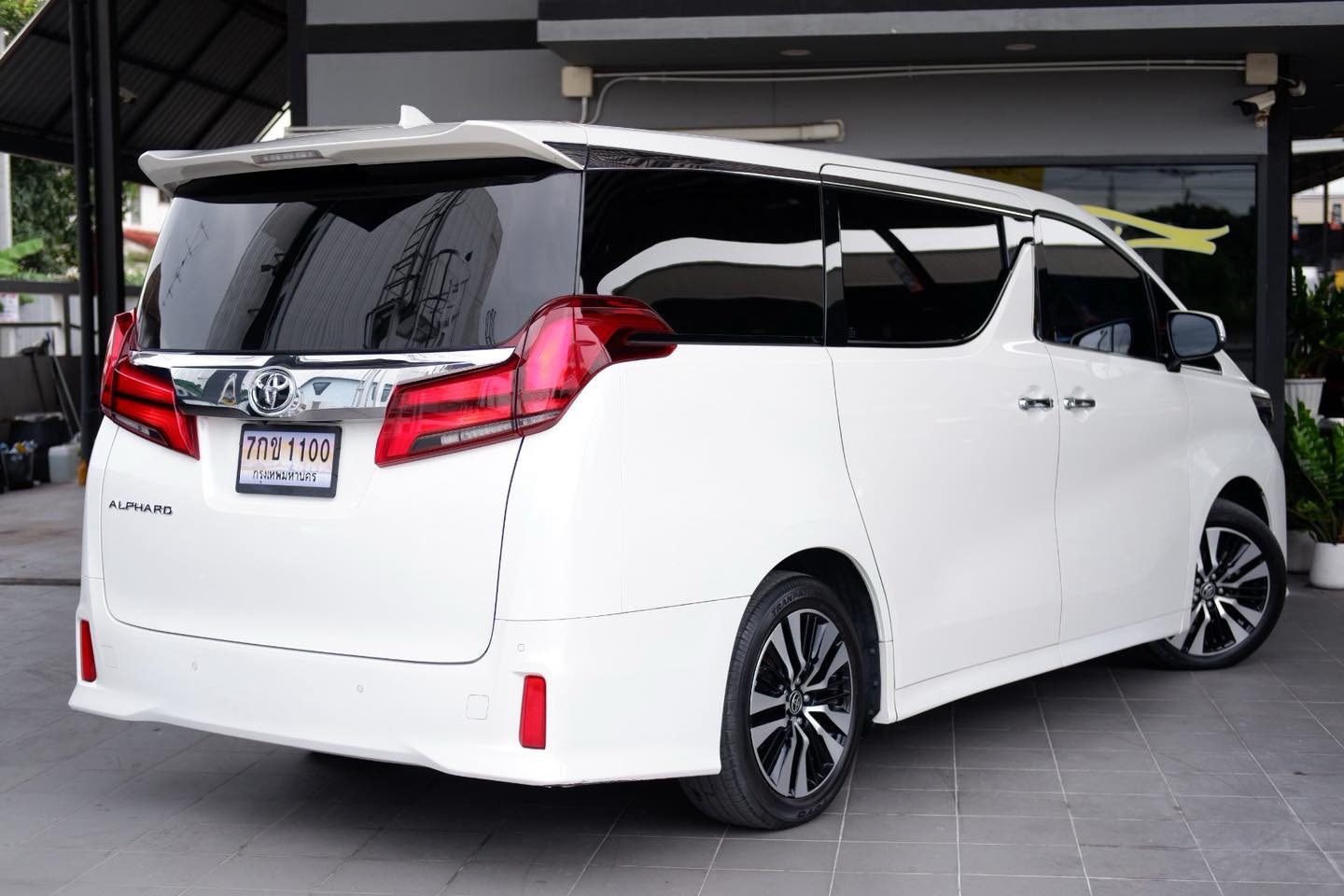 TOYOTA Alphard 2.5 SC Package Topสุด ปี 2023