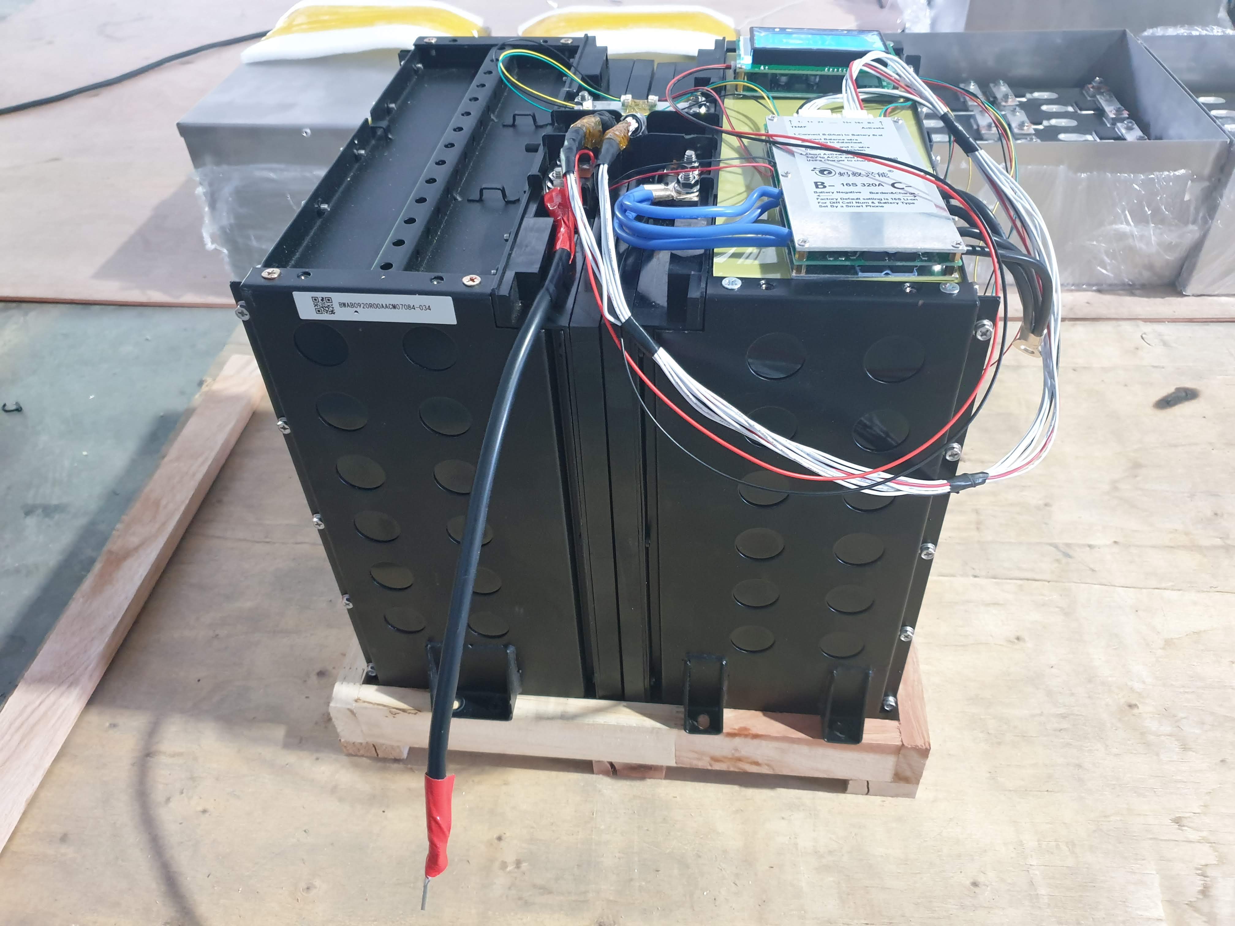 แบตเตอรี่ลิเทียมฟอสเฟส ประกอบตามสั่ง 48v 200Ah สำหรับระบบโซล่าเซลล์ และ โฟลคลิฟไฟฟ้าที่เน้นการดึงกระแสหนักๆ
