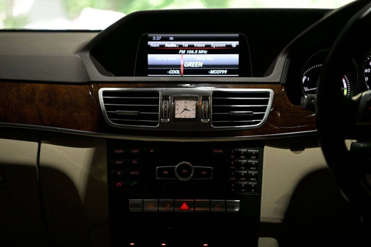 Mercedes-Benz E300 Bluetec Hybrid ปี 2013