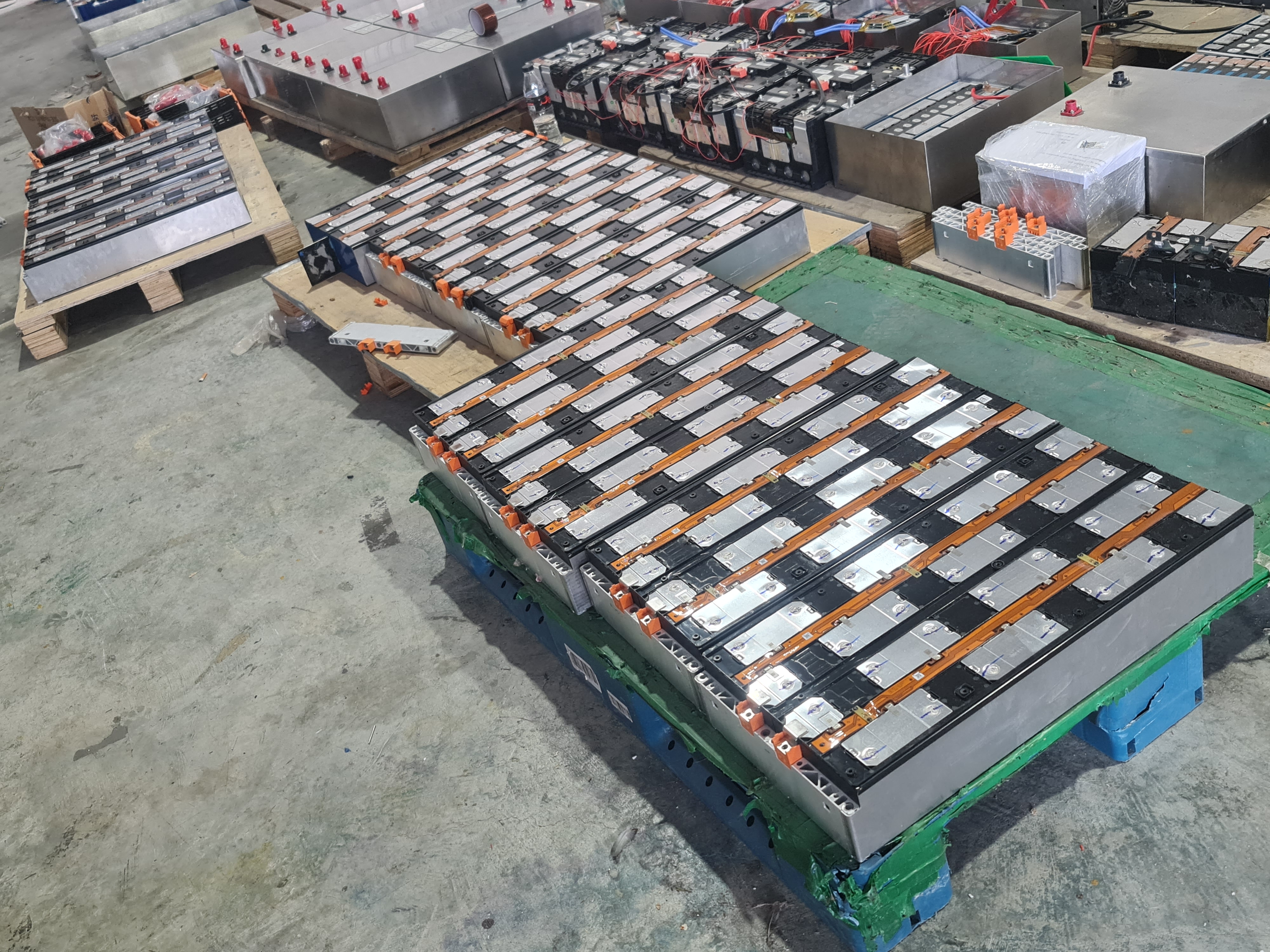 Lithium Ion CATL 100kw 48v NMC 811 with Victron Inverter