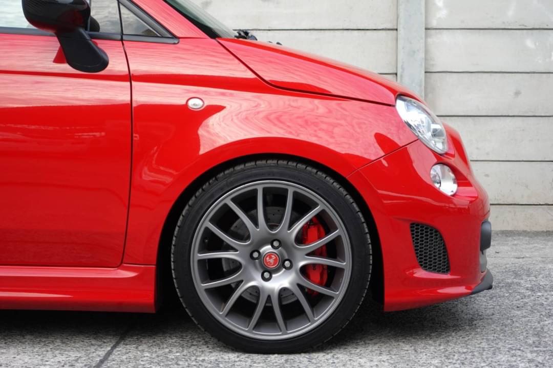 Fiat Abarth 695 Tributo Ferrari ปี 2011