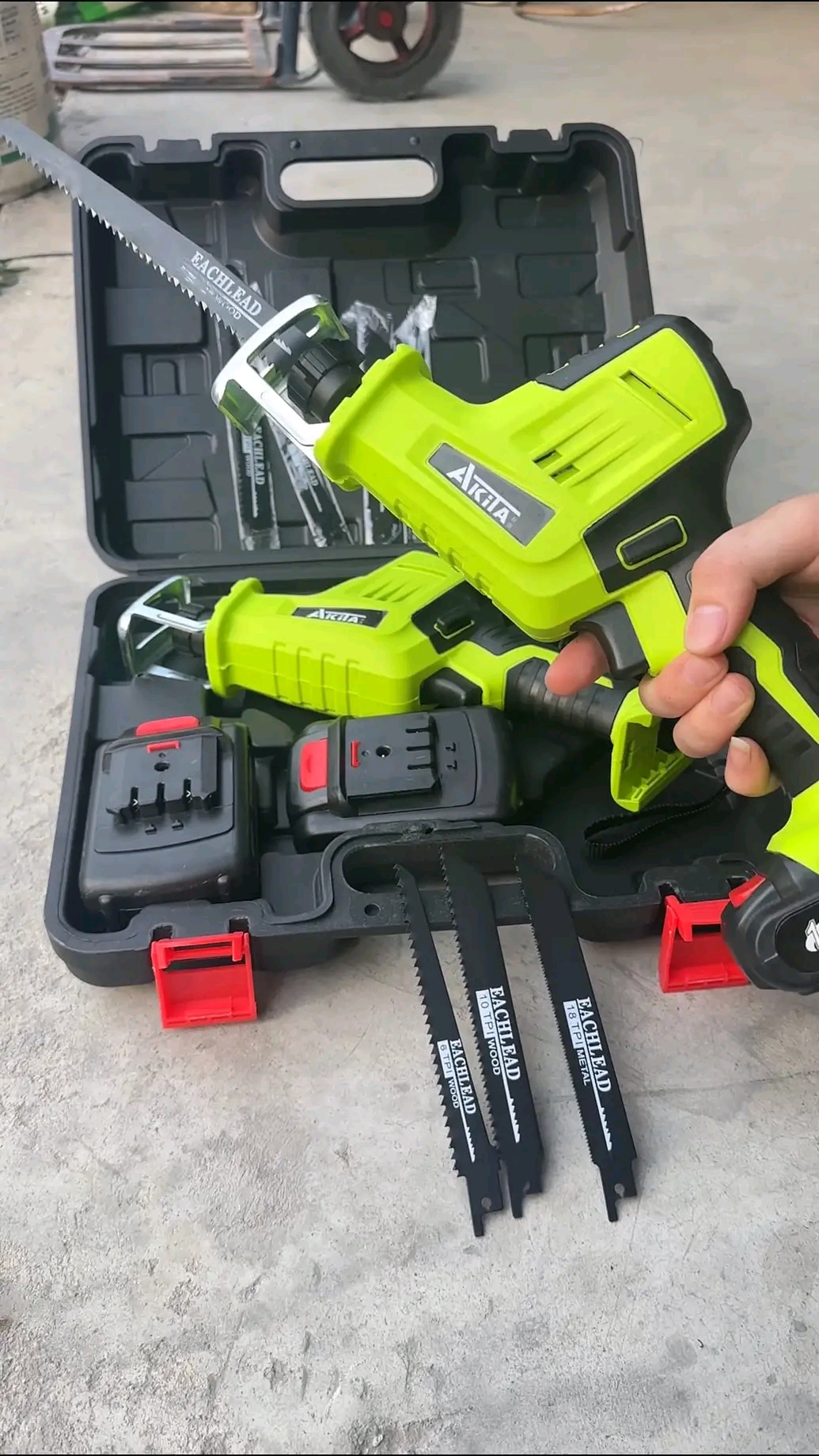 เลื่อยชักไร้สาย ยี่ห้อ AKITA ใบตัต 4 ใบ