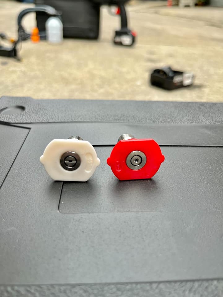 ปืนอัดฉีดแรงดันสูงไร้สาย รุ่น 256V ยี่ห้อ Akita แบต 2 ก้อน แถมหัวปรับ 6 ระดับ แถมกระบอกโฟมแลนซ์