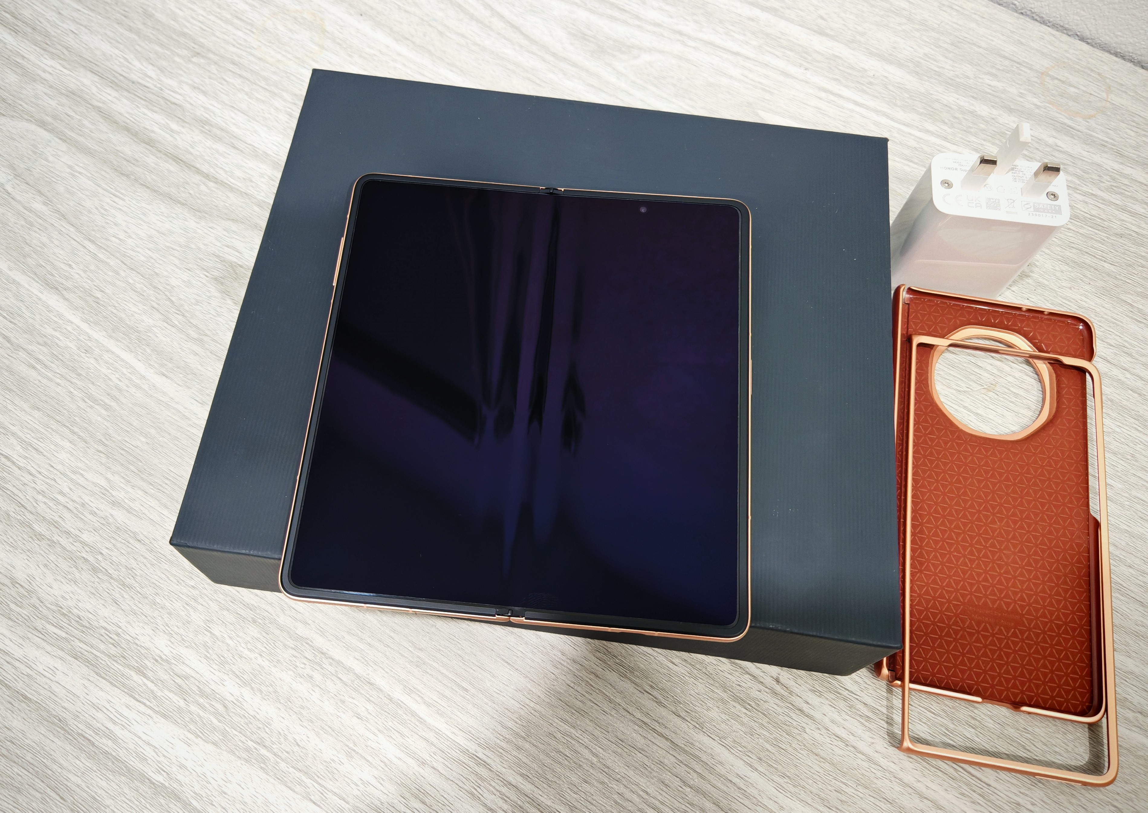 Honor Magic V3 สมาร์ทโฟนจอพับ บางสุดเพียง 9.2 มม.