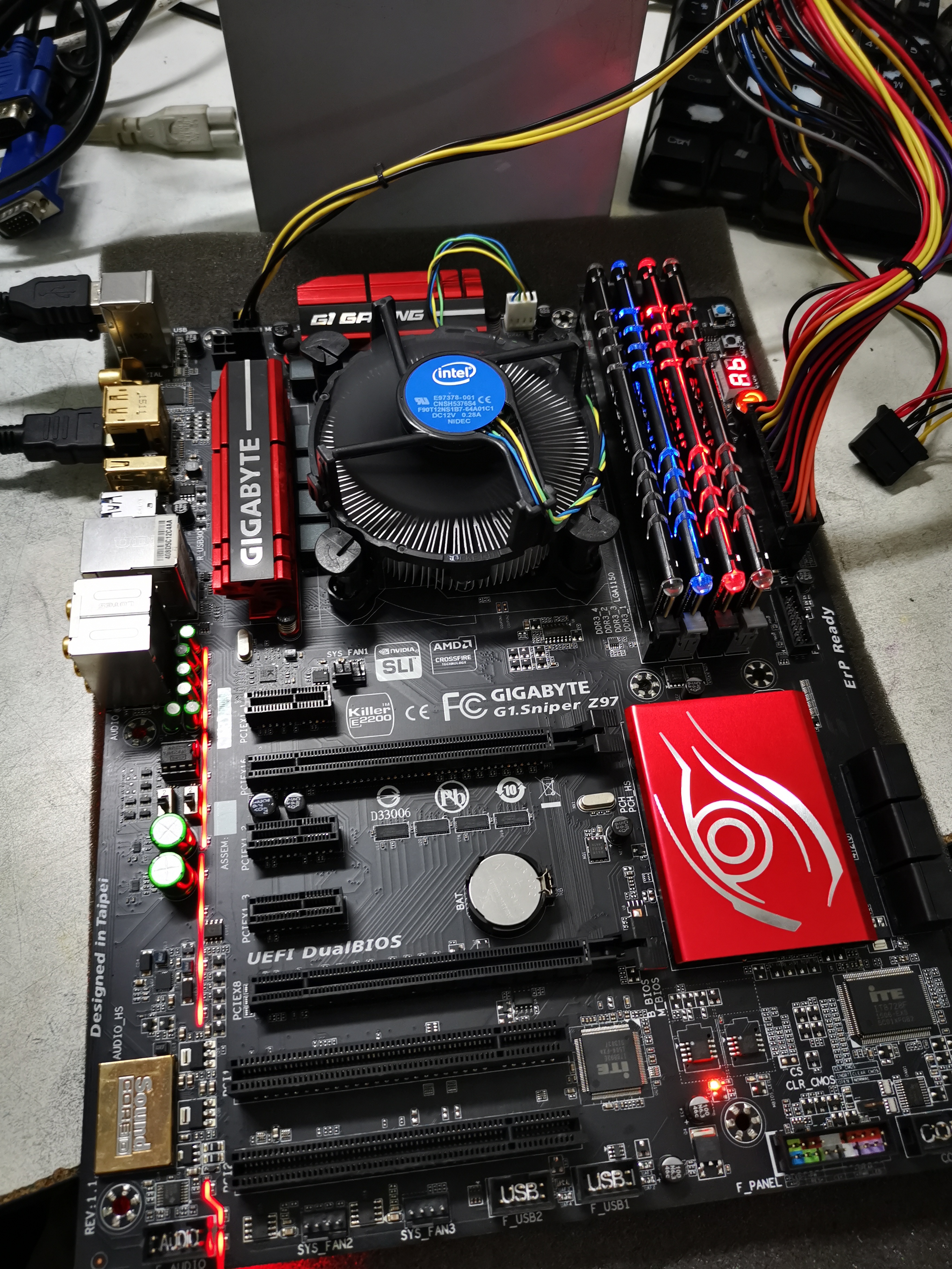 Ram AVEXIR DDR3 16G(4*4)/2400 (Red-Blue)