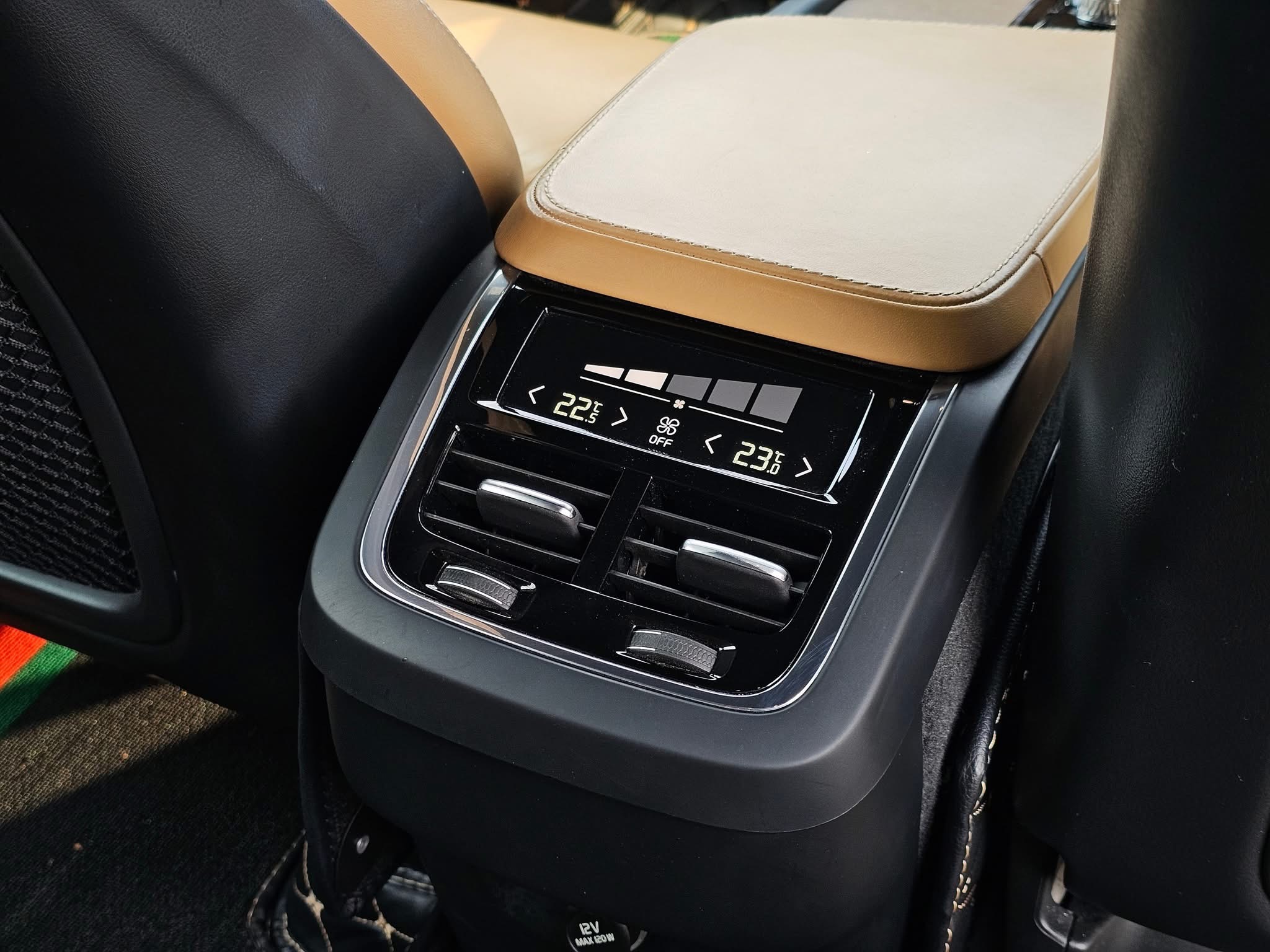 VOLVO XC90 2.0 D5 AWD MOMENTUM ปี 2017