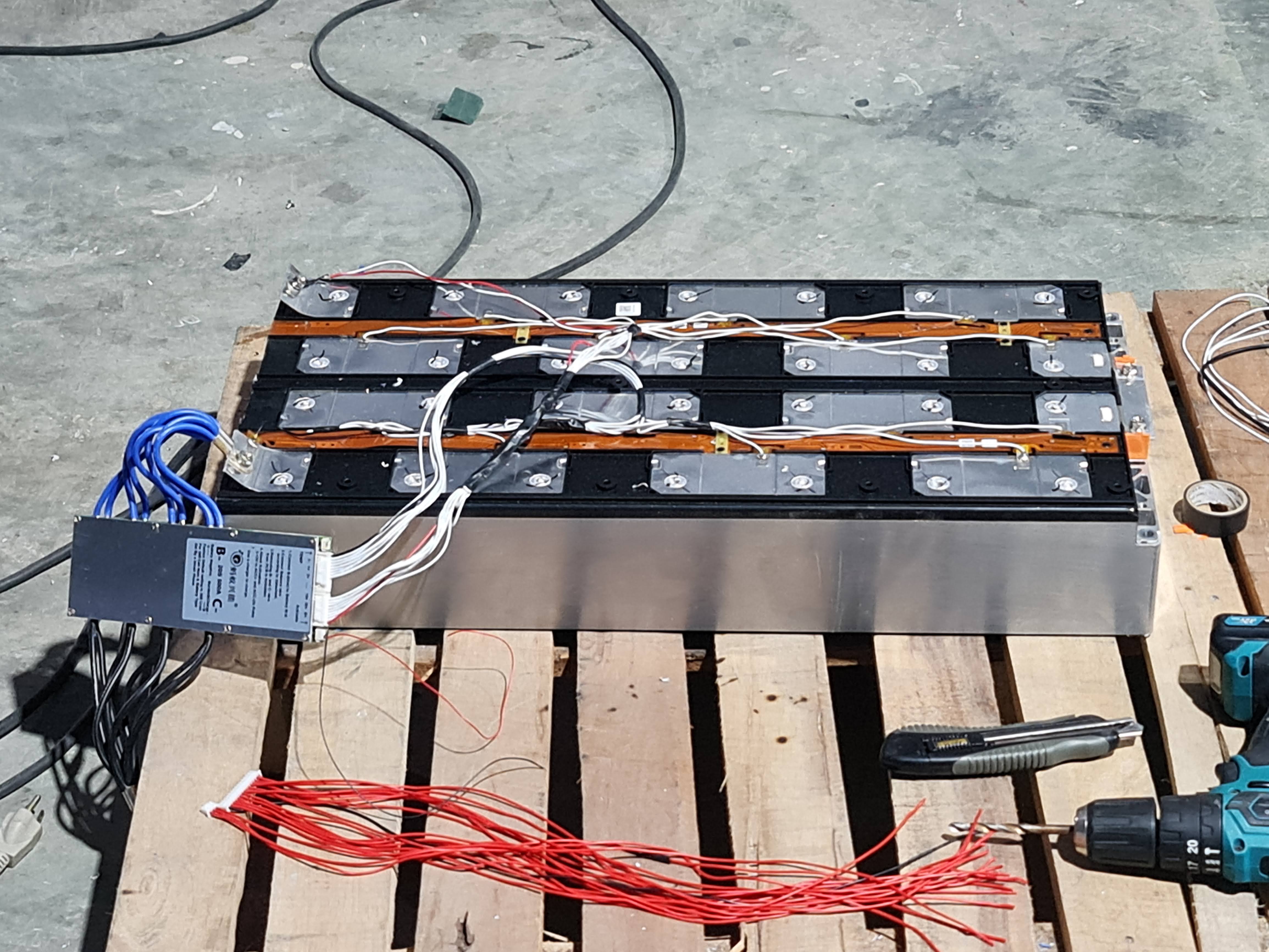 แบตเตอรี่ลิเธียม สำหรับ รถโฟลคลิฟท์ไฟฟ้า กระเช้าไฟฟ้า 24v 48v ประกอบได้ตามสั่ง