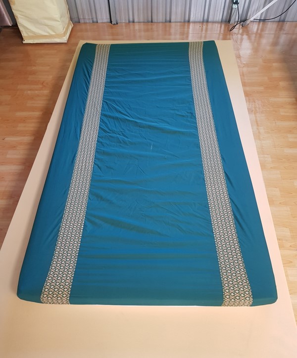 ผ้าปูเบาะนวดไทย สีพื้น /สีพื้นคาดลายไทย