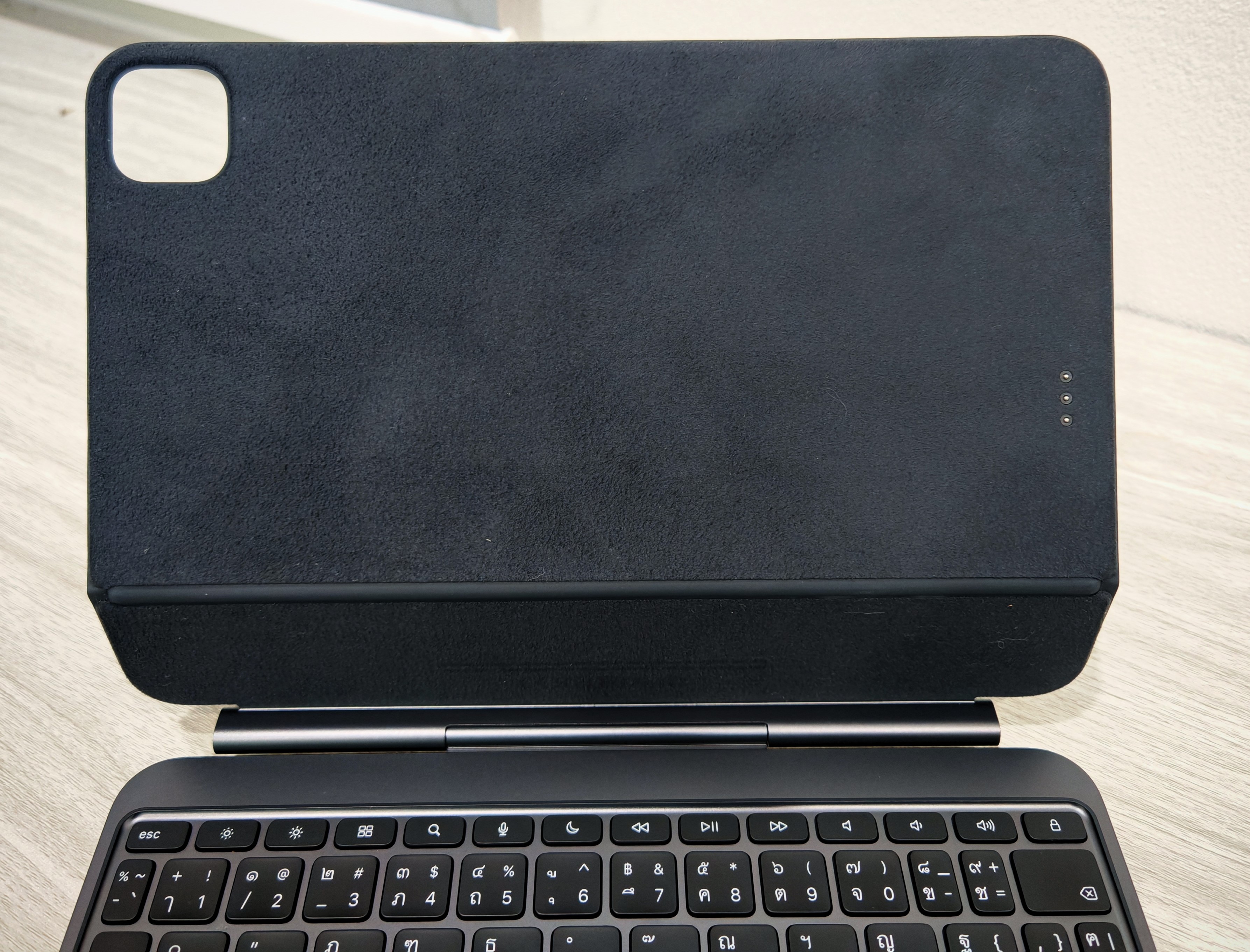 Magic Keyboard สำหรับ iPad Pro รุ่น 11 นิ้ว (ชิป M4) ไทย - สีดำ