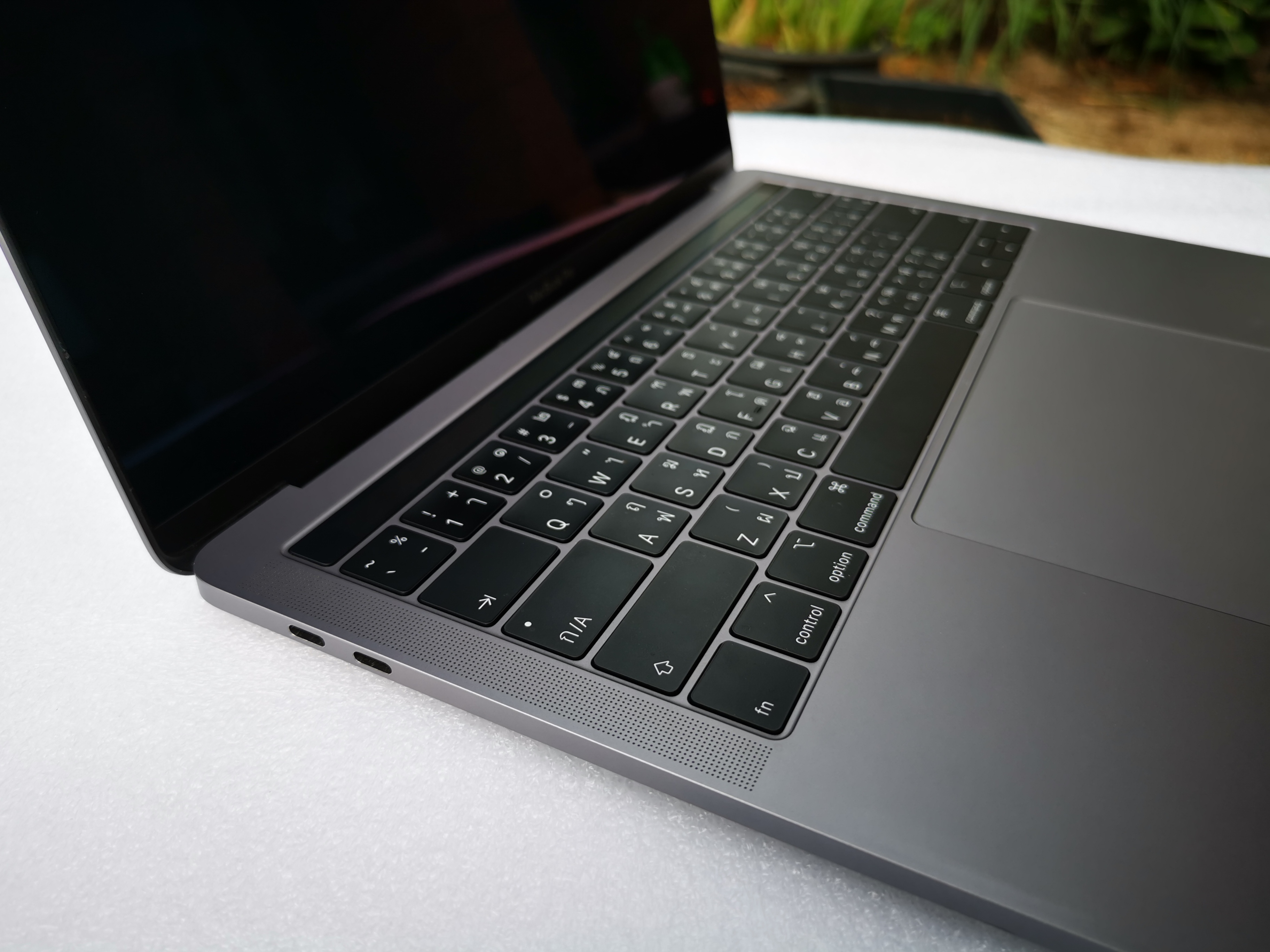 MacBook Pro (13" 2018 PortsThunderbolt 3 จำนวน 4 พอร์ต)