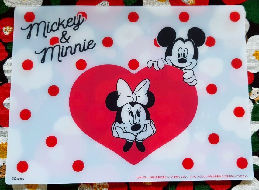 Disney Mickey & Minnie mouse แผ่นอเนกประสงค์ (PVC) ใช้ตกแต่ง / วางแก้ว วางสิ่งของต่างๆ จากญี่ปุ่น มิกกี้เม้าส์ มินนี่เม้าส์ Size : 18.5 x 14 cm