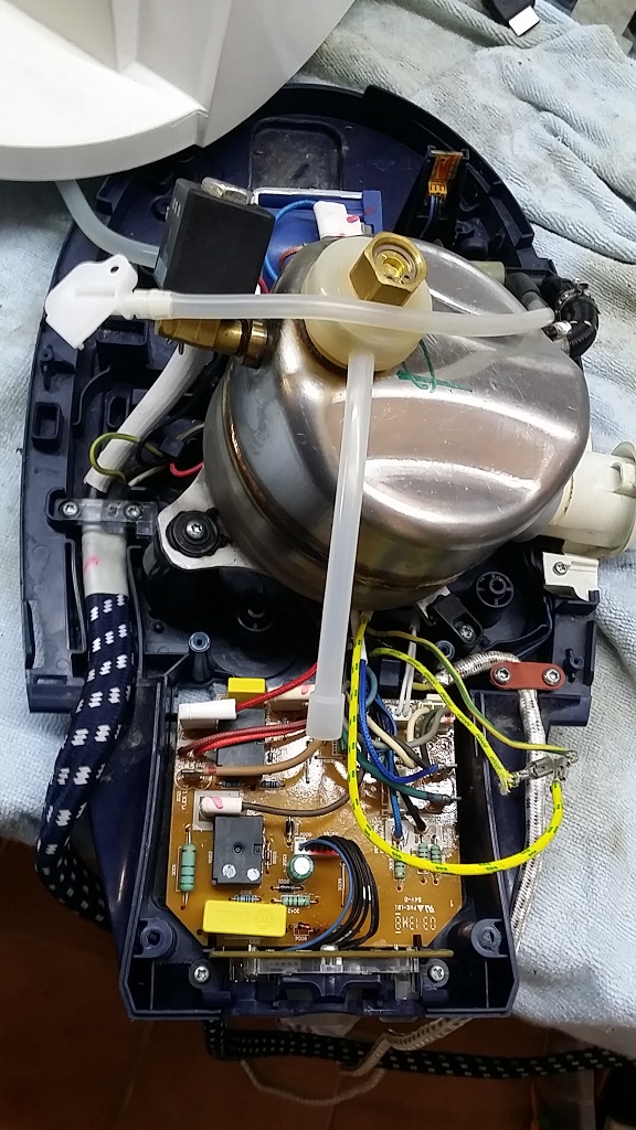 ซ่อมเตารีดไอน้ำ ยี่ห้อ PHILIPS รุ่น GC9220 อาการไอน้ำไม่ออก